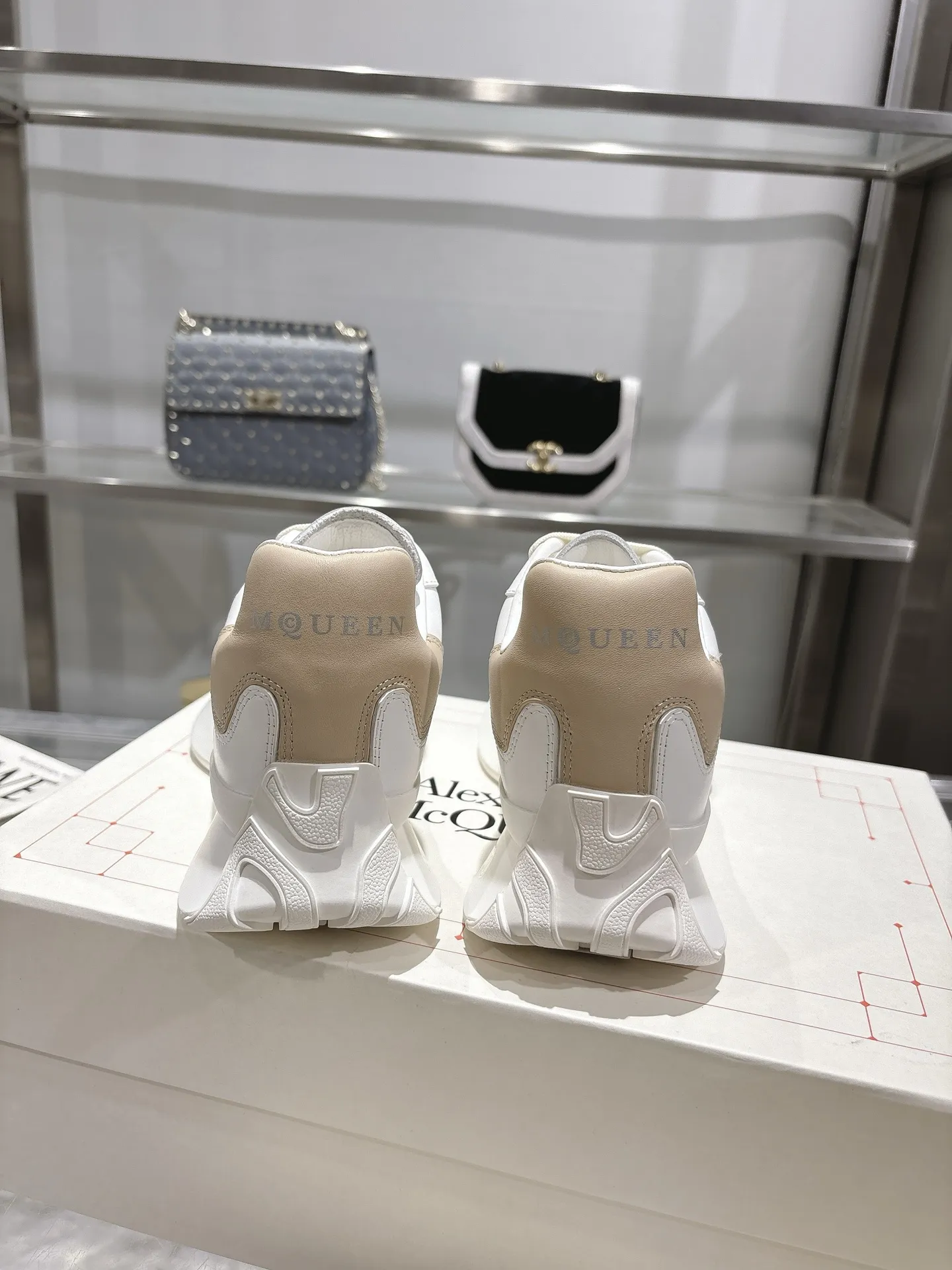 ALEXANDER MCQUEEN ホワイト スニーカー 2025春夏 - 画像 (7)