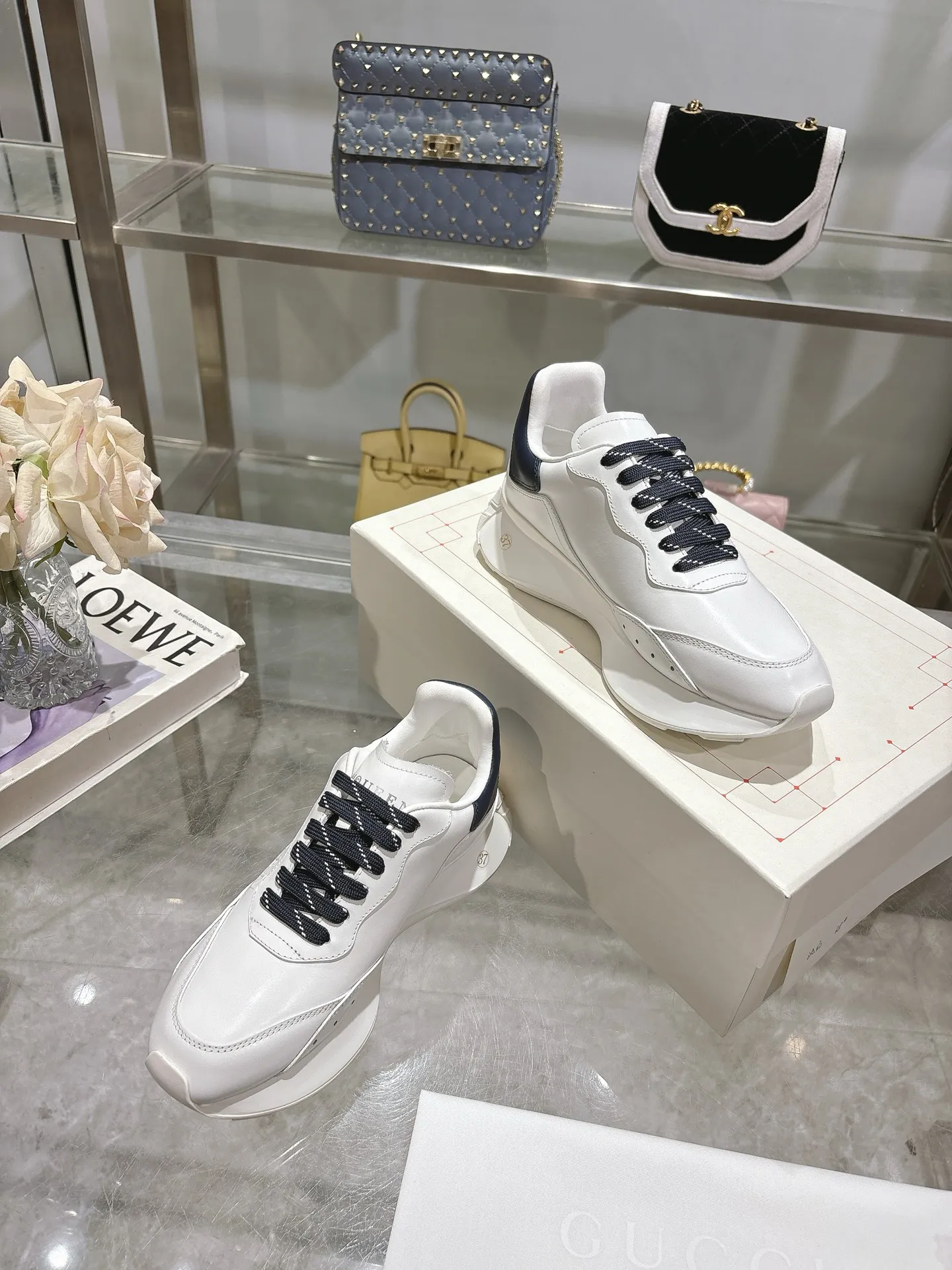 ALEXANDER MCQUEEN ホワイト スニーカー 2025春夏 - 画像 (3)