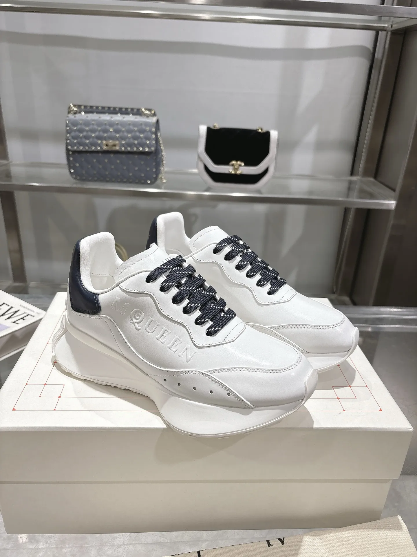 ALEXANDER MCQUEEN ホワイト スニーカー 2025春夏 - 画像 (4)