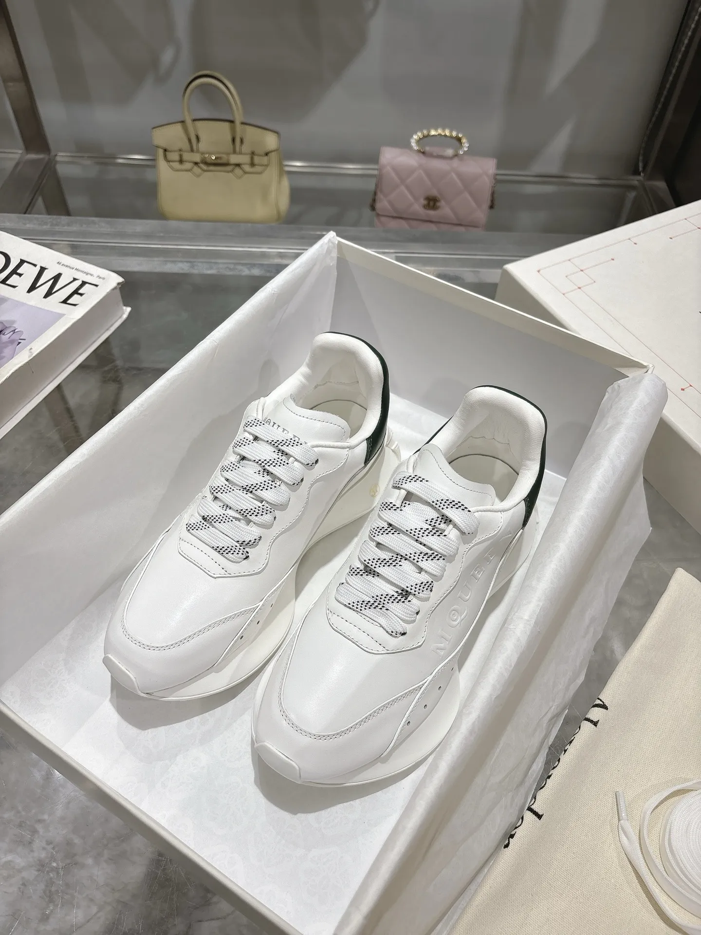 ALEXANDER MCQUEEN ホワイト スニーカー 2025春夏 - 画像 (8)