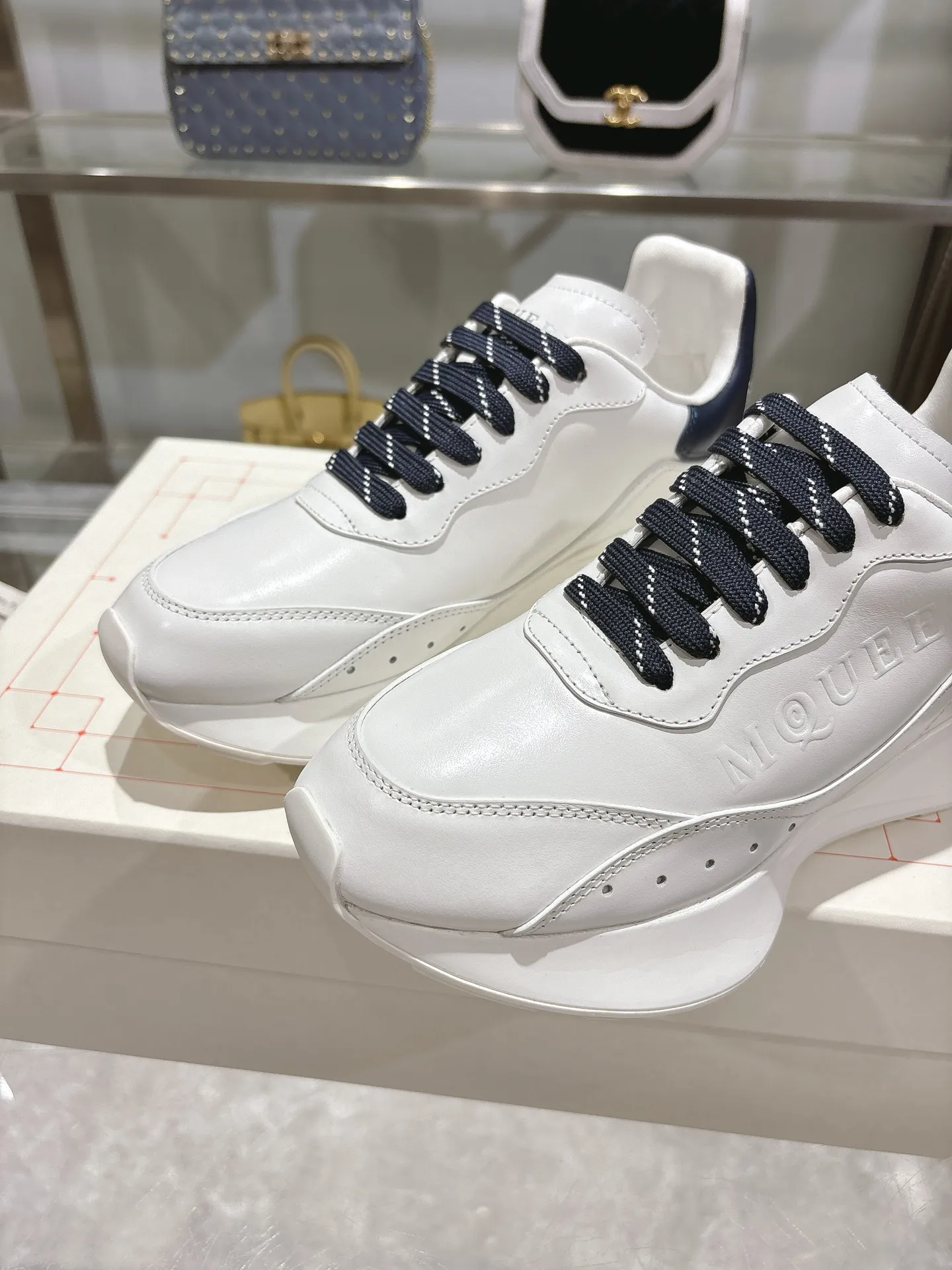 ALEXANDER MCQUEEN ホワイト スニーカー 2025春夏 - 画像 (9)