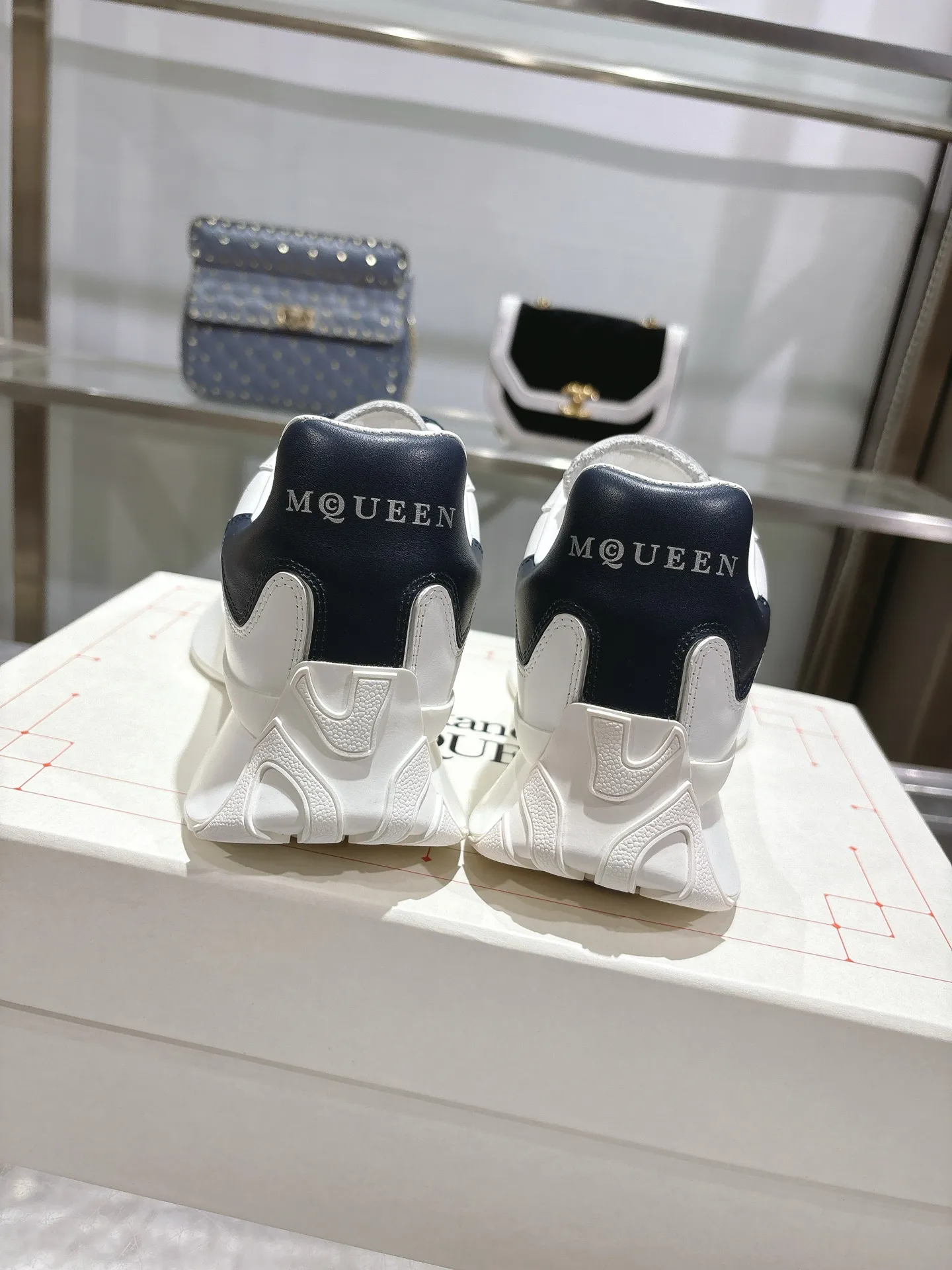 ALEXANDER MCQUEEN ホワイト スニーカー 2025春夏 - 画像 (10)