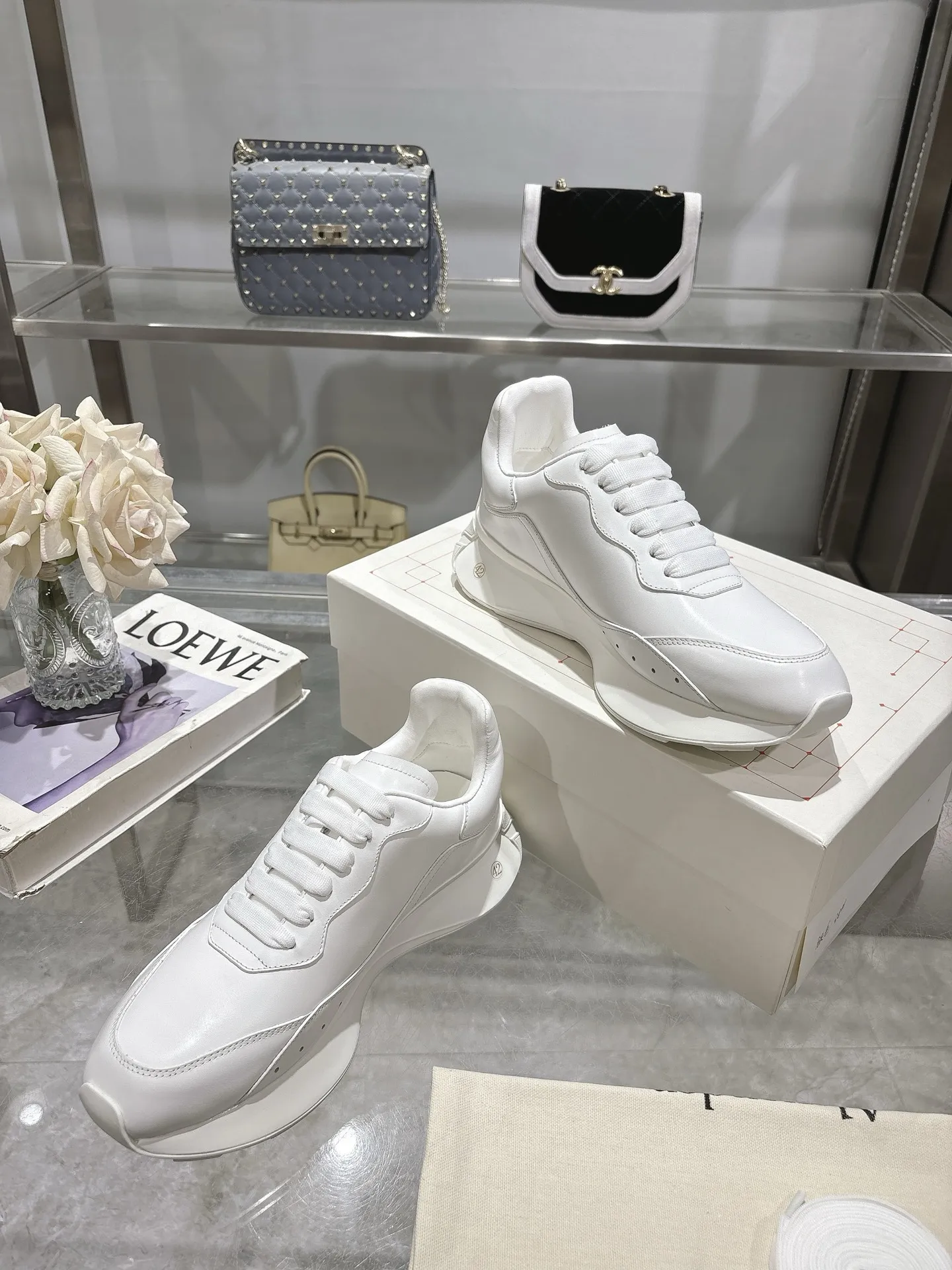 ALEXANDER MCQUEEN 白 スニーカー 2025春夏 - 画像 (4)
