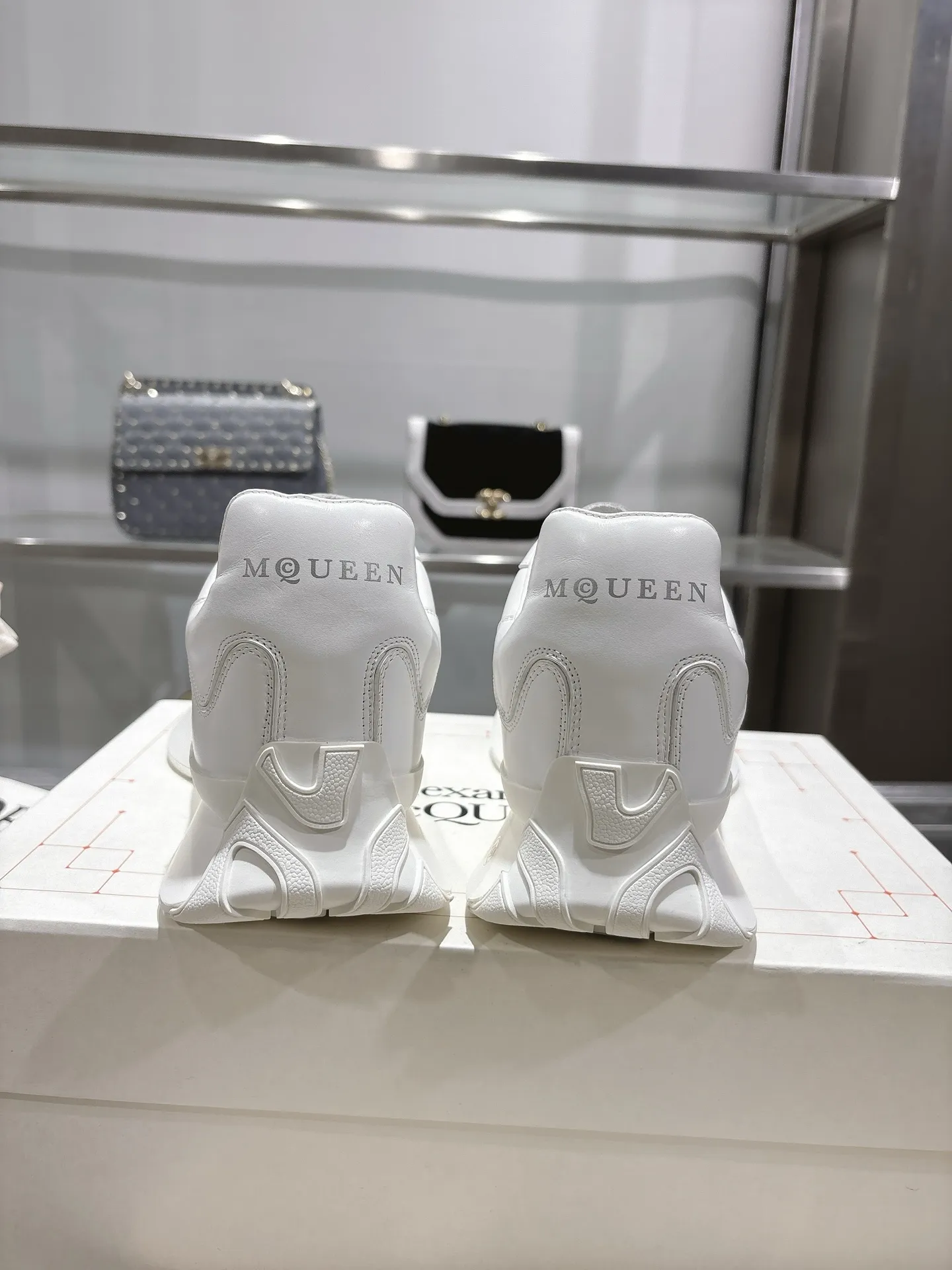 ALEXANDER MCQUEEN 白 スニーカー 2025春夏 - 画像 (10)