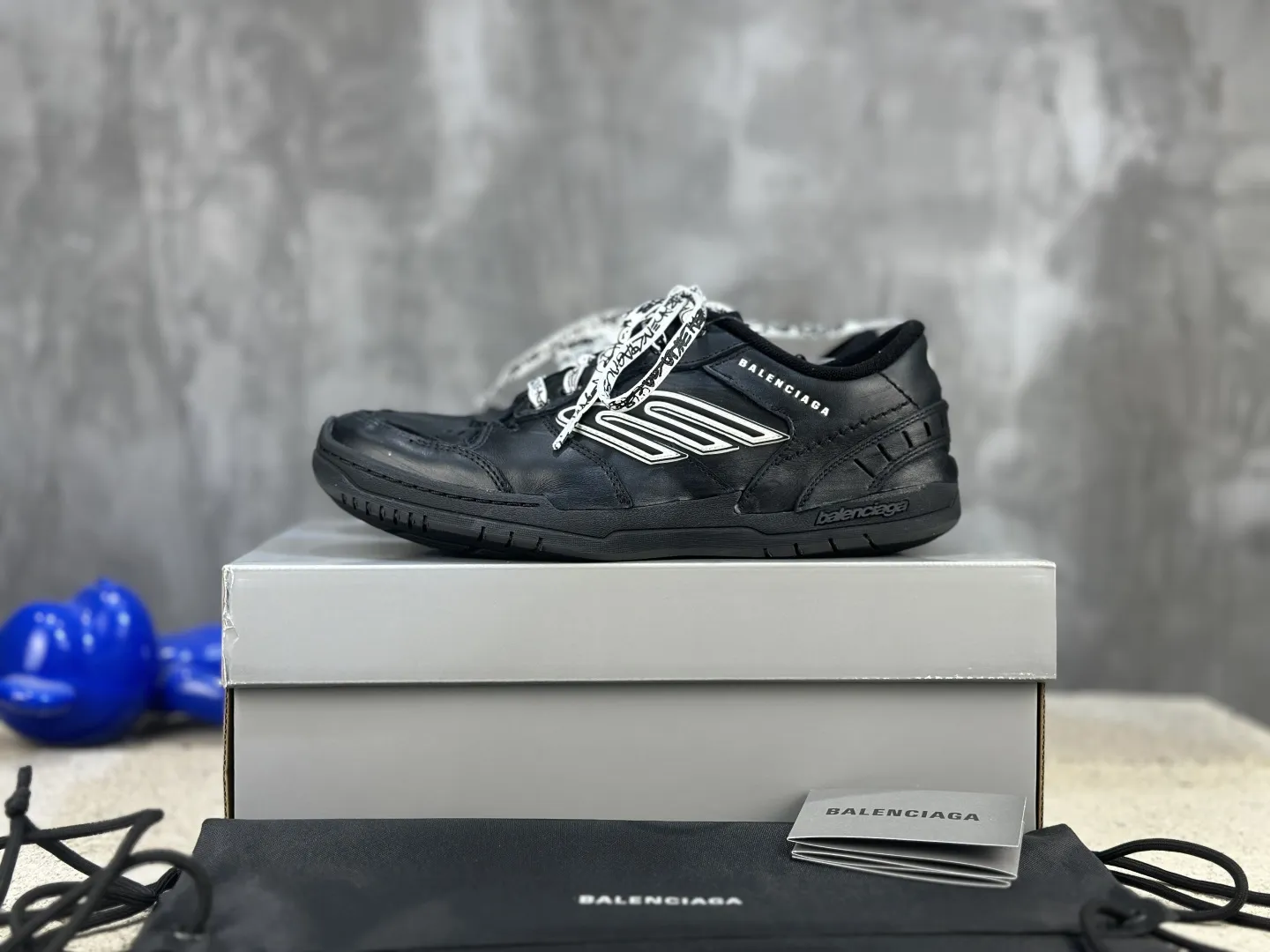 Balenciaga Hamptons Worn-Out ブラック ローカットスニーカー
