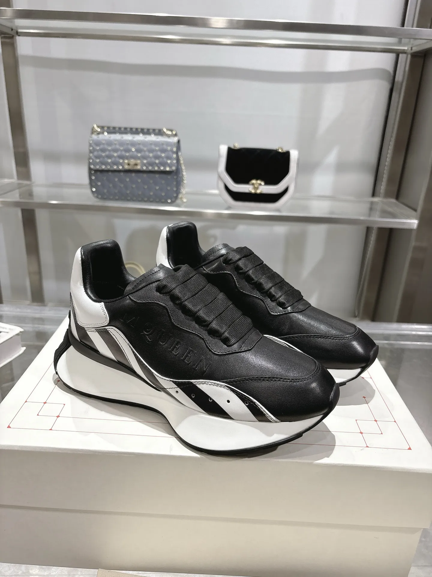 ALEXANDER MCQUEEN 黒白 Sprintスニーカー - 画像 (3)