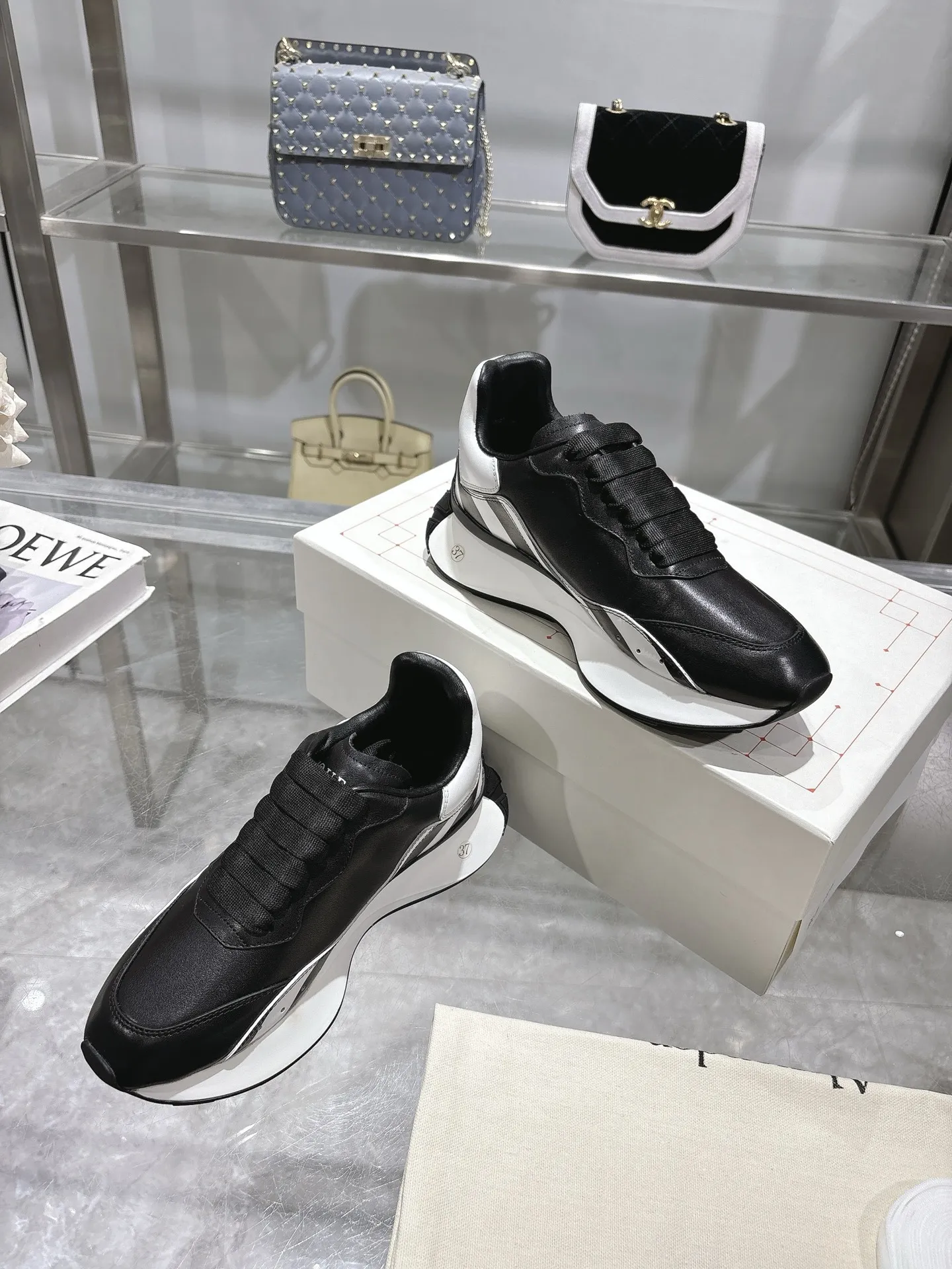 ALEXANDER MCQUEEN 黒白 Sprintスニーカー - 画像 (5)