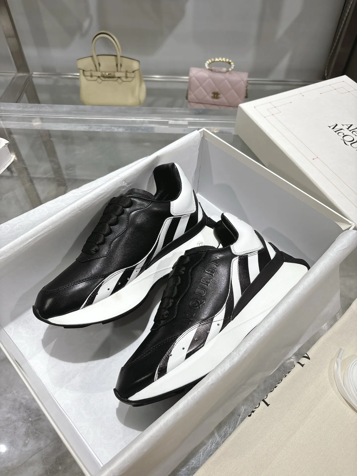 ALEXANDER MCQUEEN 黒白 Sprintスニーカー - 画像 (6)