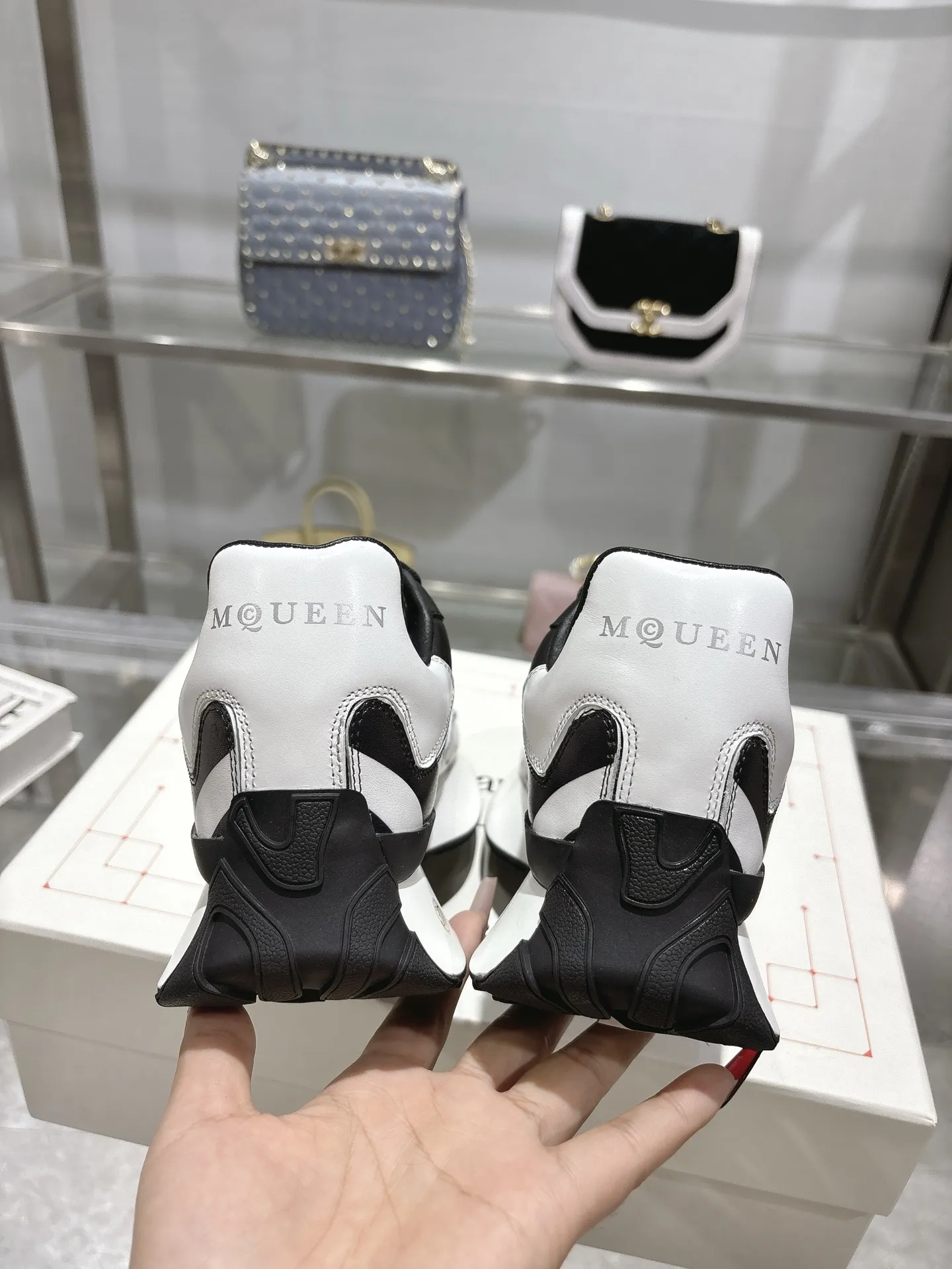 ALEXANDER MCQUEEN 黒白 Sprintスニーカー - 画像 (9)