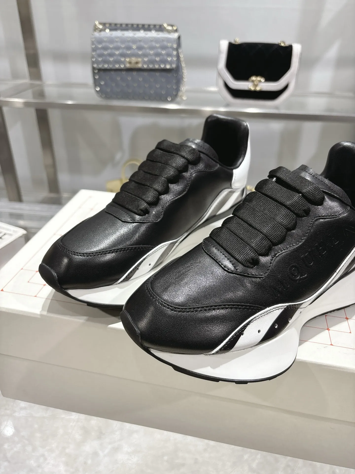 ALEXANDER MCQUEEN 黒白 Sprintスニーカー - 画像 (10)