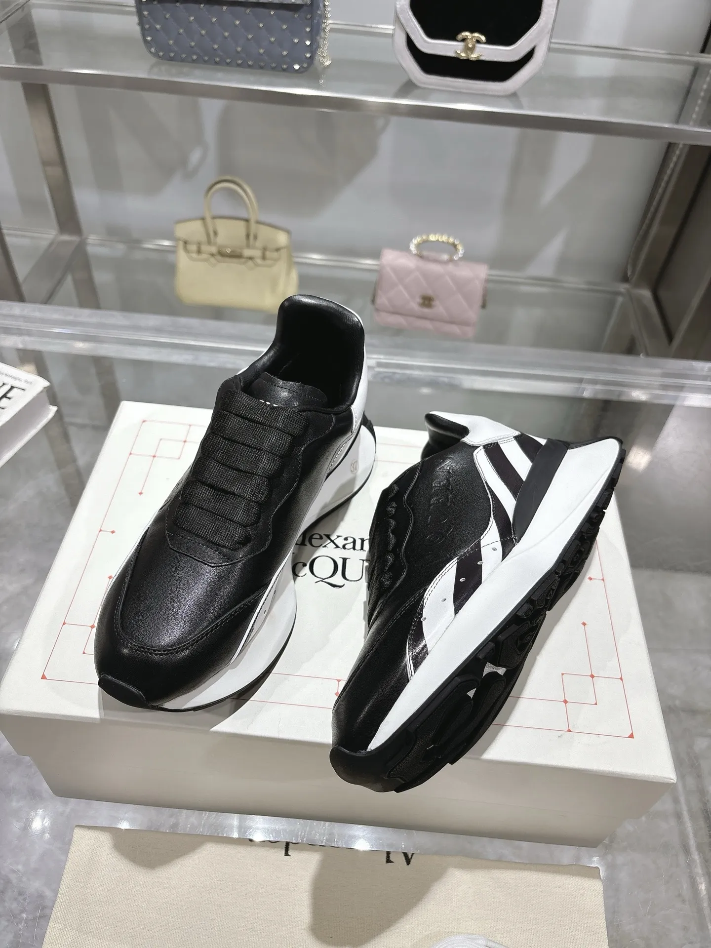 ALEXANDER MCQUEEN 黒白 Sprintスニーカー - 画像 (11)