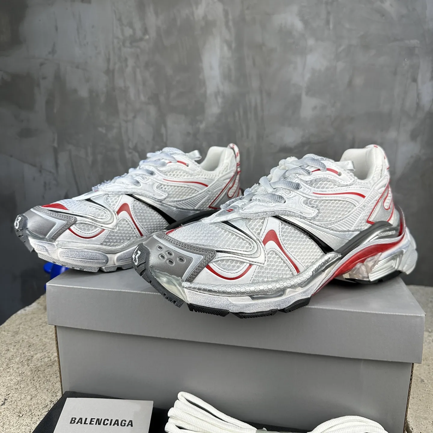 BALENCIAGA Runner-2 白×赤 デストロイ風 - 画像 (4)