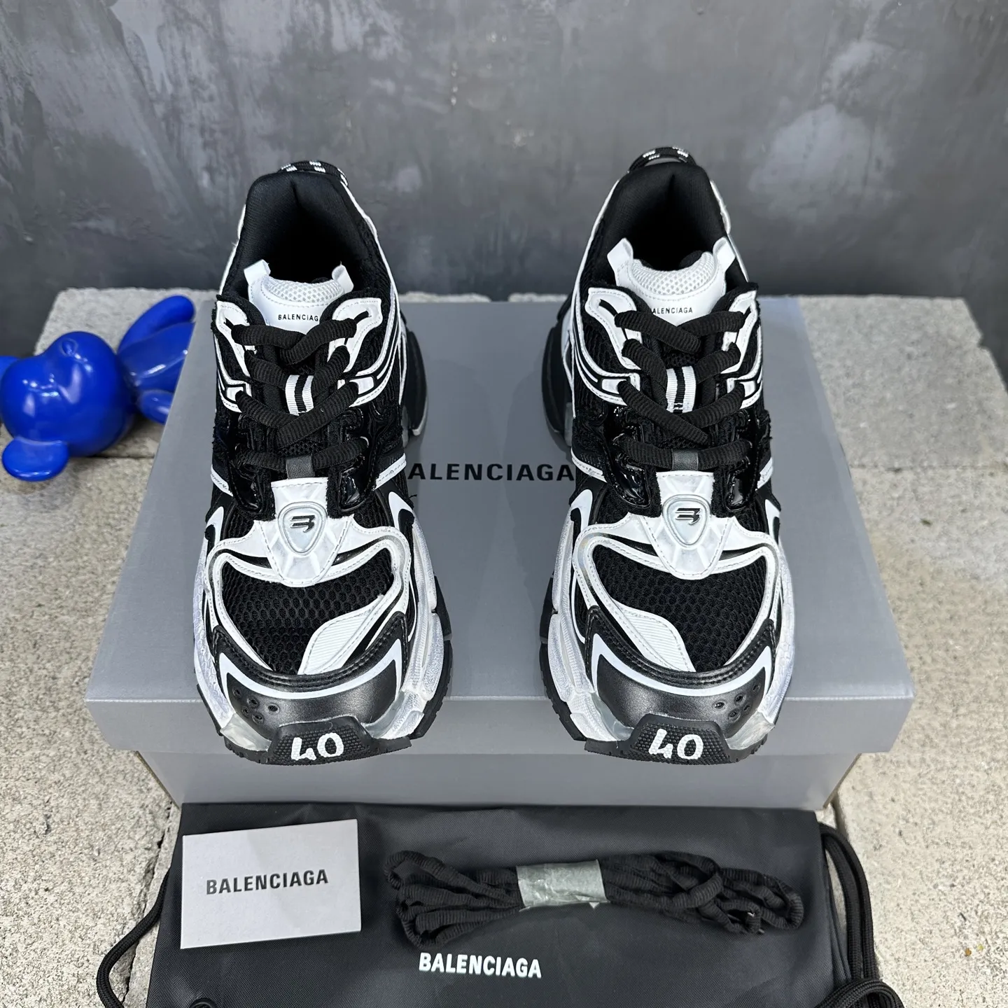 BALENCIAGA Runner-2 黒白 デストロイ風 - 画像 (3)