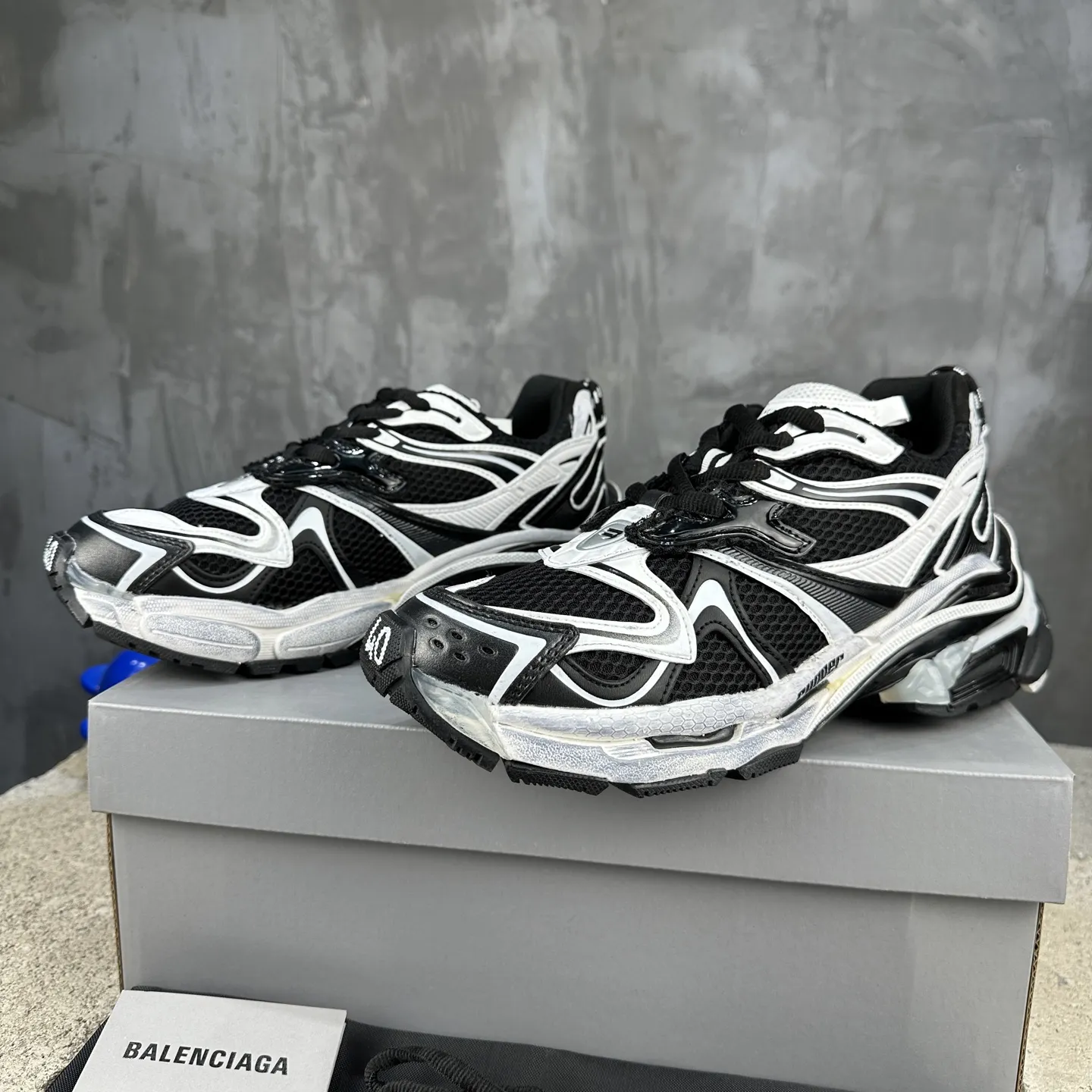BALENCIAGA Runner-2 黒白 デストロイ風 - 画像 (4)