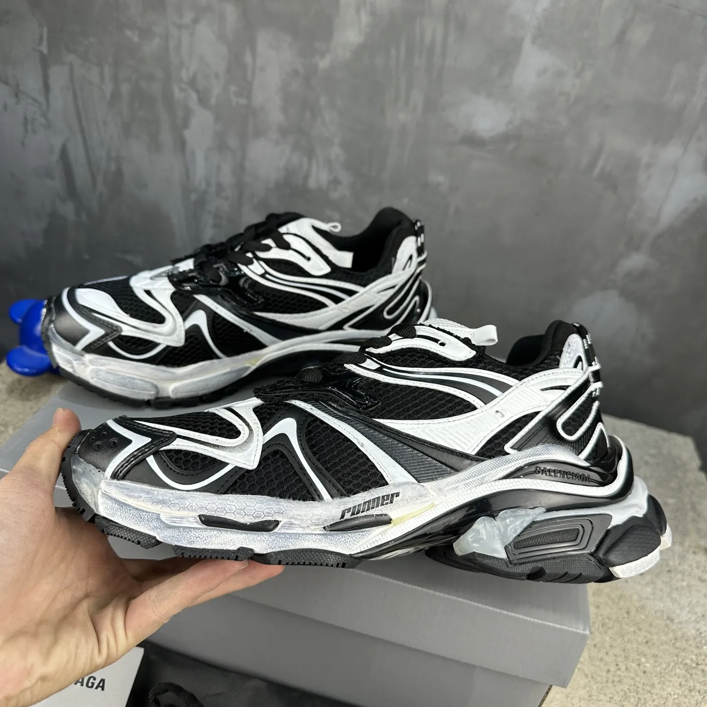 BALENCIAGA Runner-2 黒白 デストロイ風 - 画像 (5)