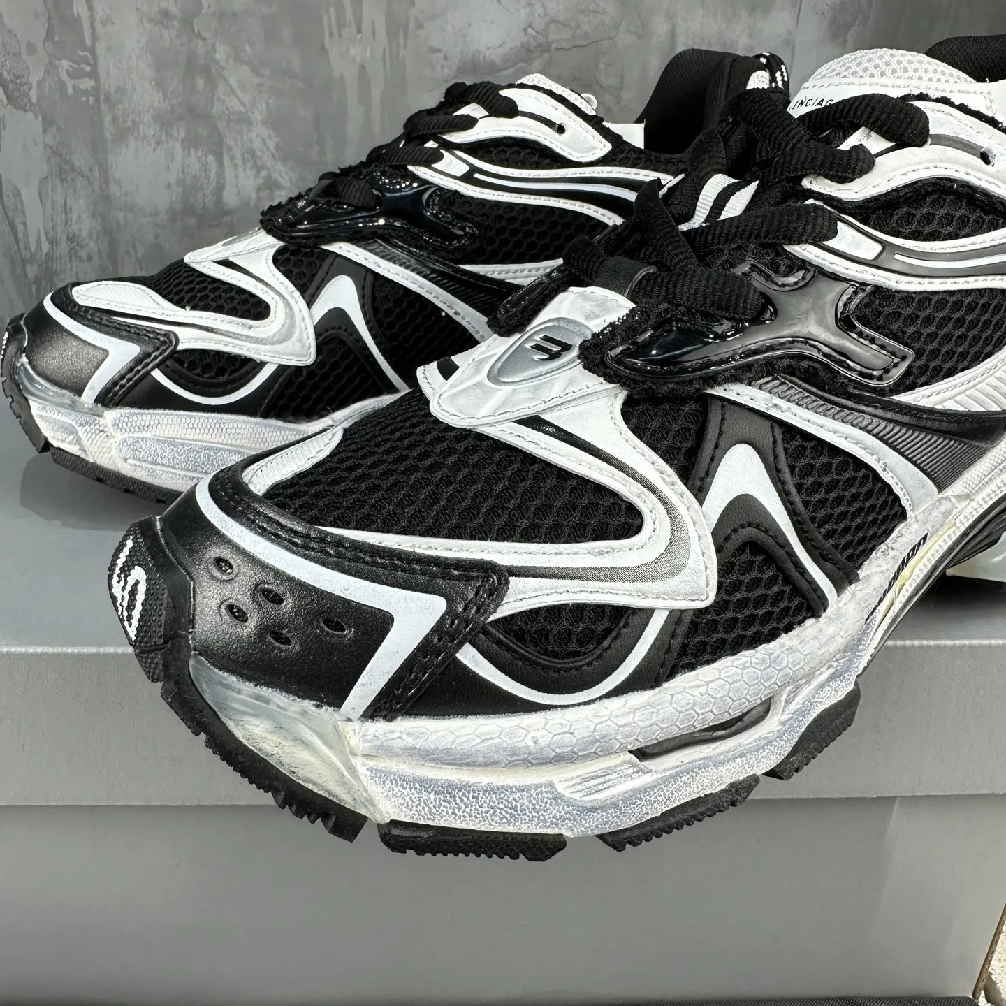 BALENCIAGA Runner-2 黒白 デストロイ風 - 画像 (7)