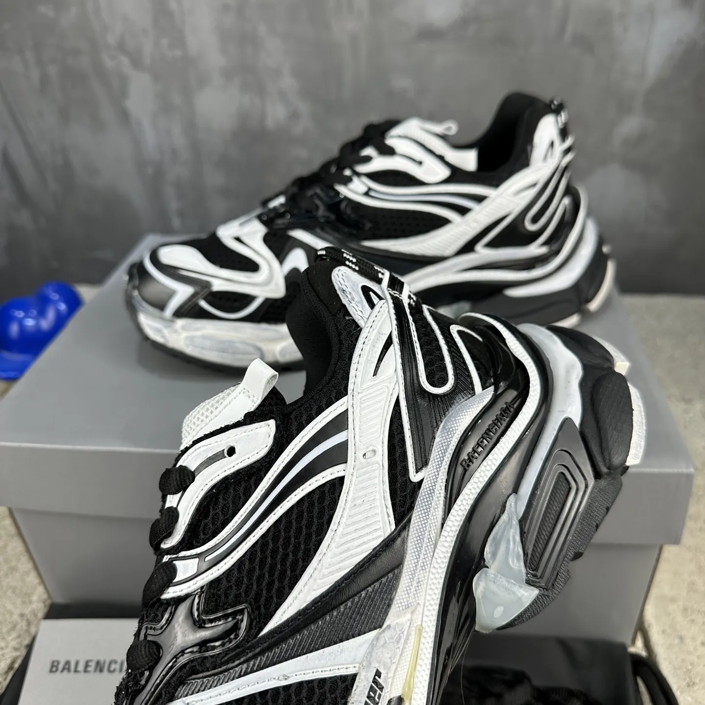 BALENCIAGA Runner-2 黒白 デストロイ風 - 画像 (8)