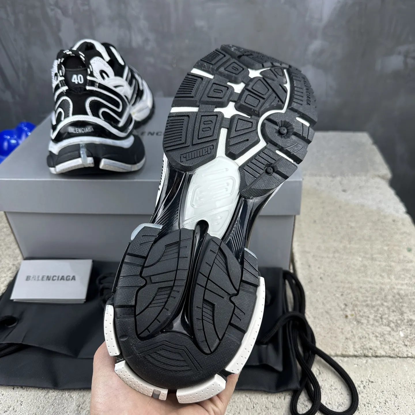 BALENCIAGA Runner-2 黒白 デストロイ風 - 画像 (10)