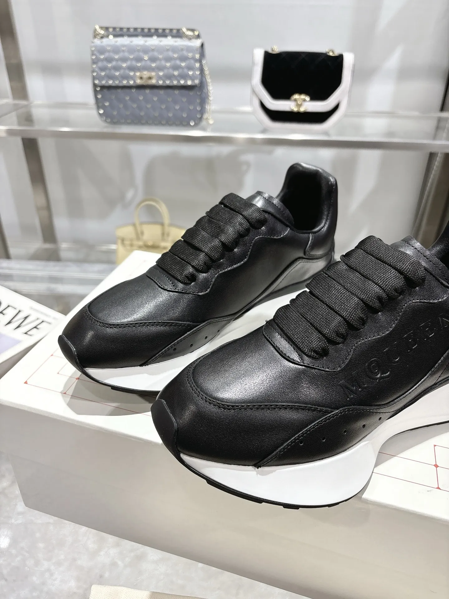 ALEXANDER MCQUEEN 2025春夏新作黒スニーカー - 画像 (5)