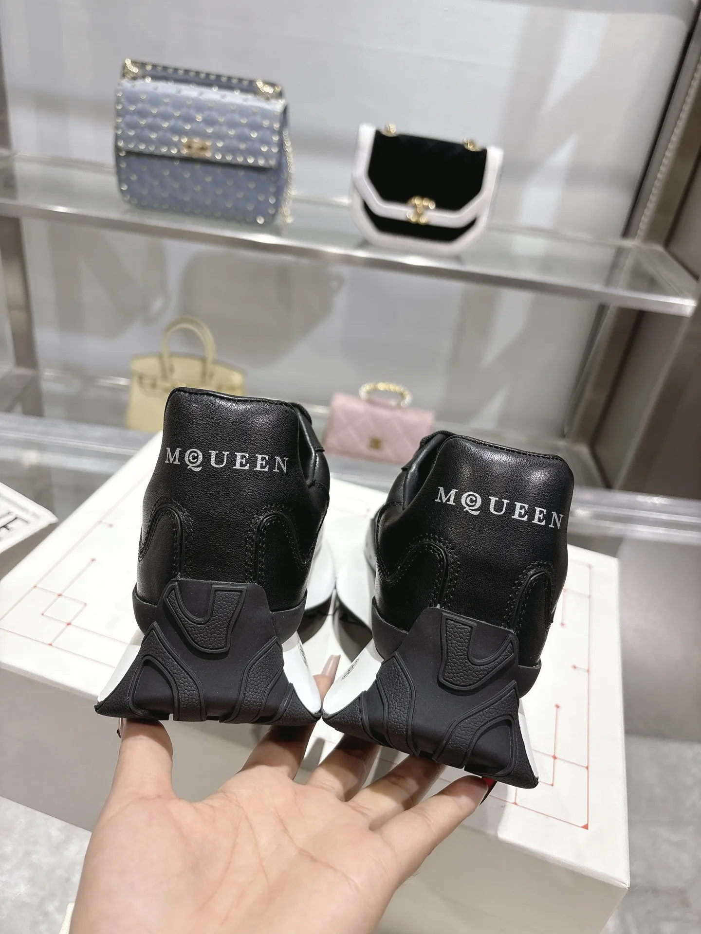 ALEXANDER MCQUEEN 2025春夏新作黒スニーカー - 画像 (10)