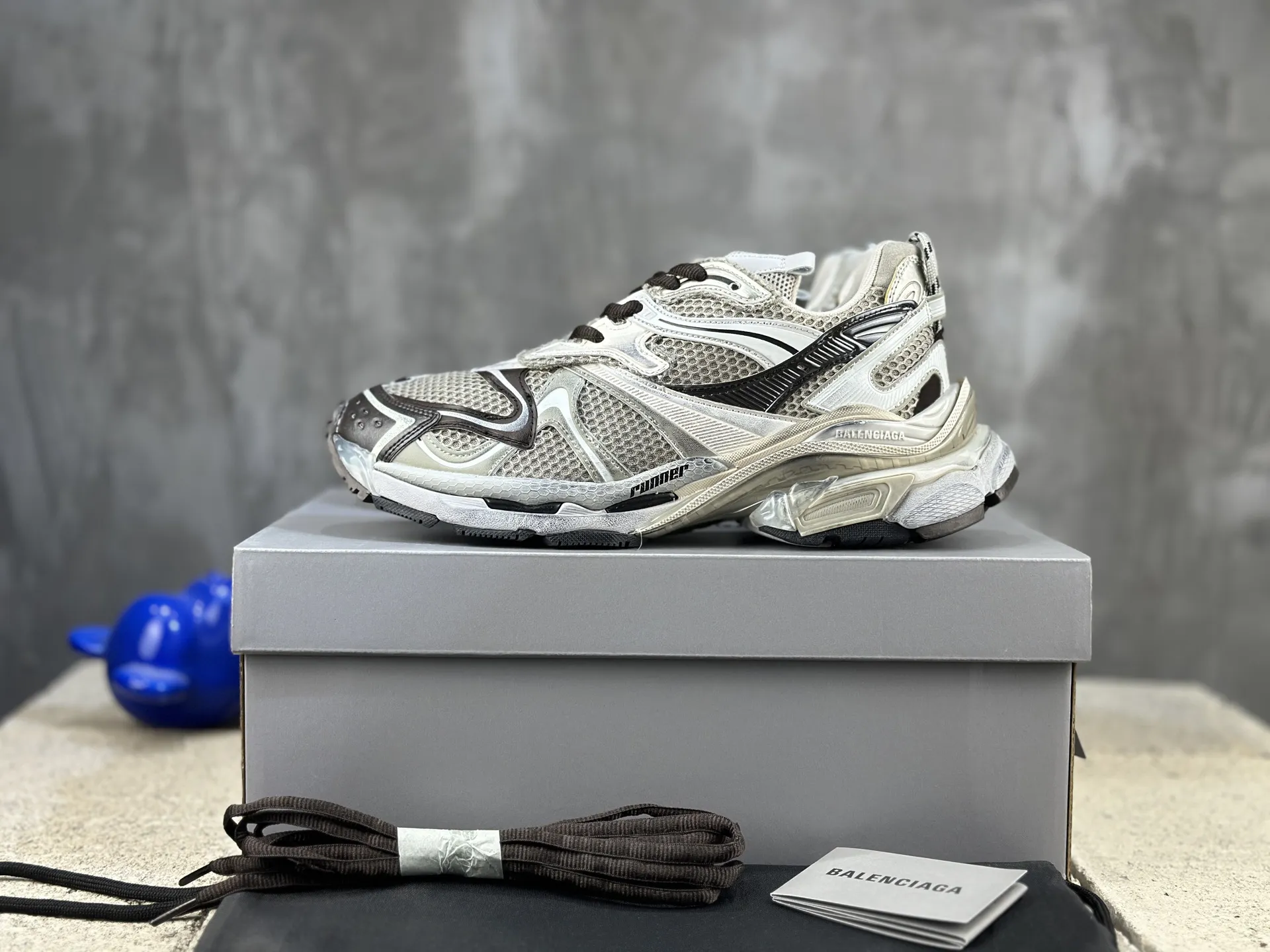 BALENCIAGA Runner-2 白黒 デストロイヤースタイル