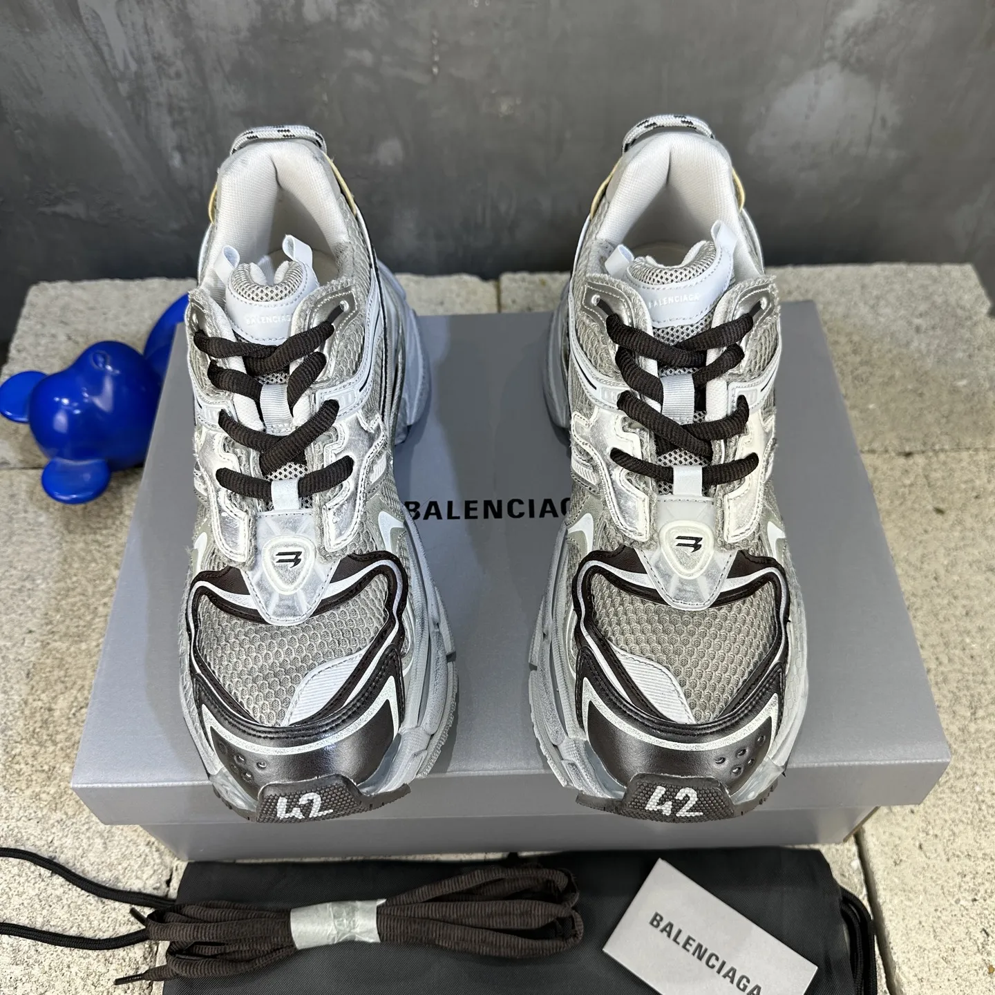 BALENCIAGA Runner-2 白黒 デストロイヤースタイル - 画像 (3)