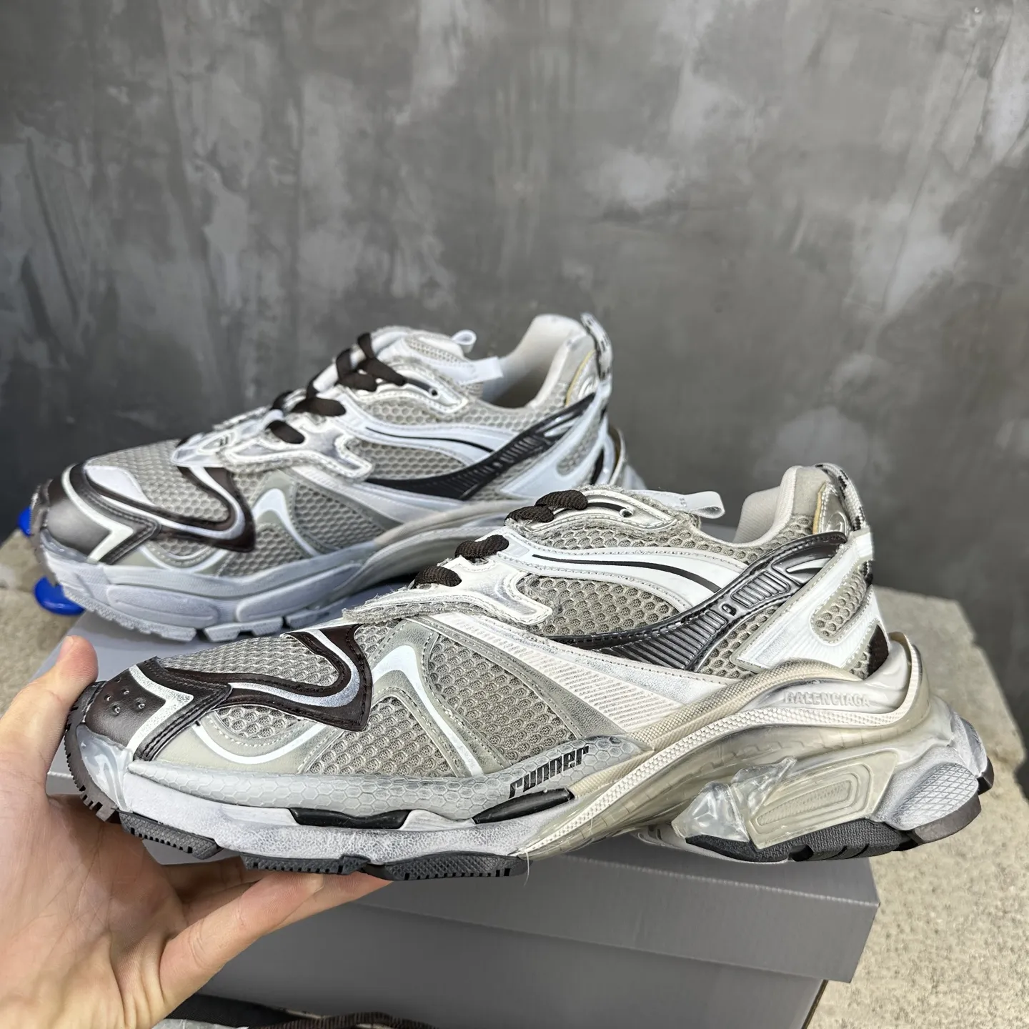 BALENCIAGA Runner-2 白黒 デストロイヤースタイル - 画像 (5)