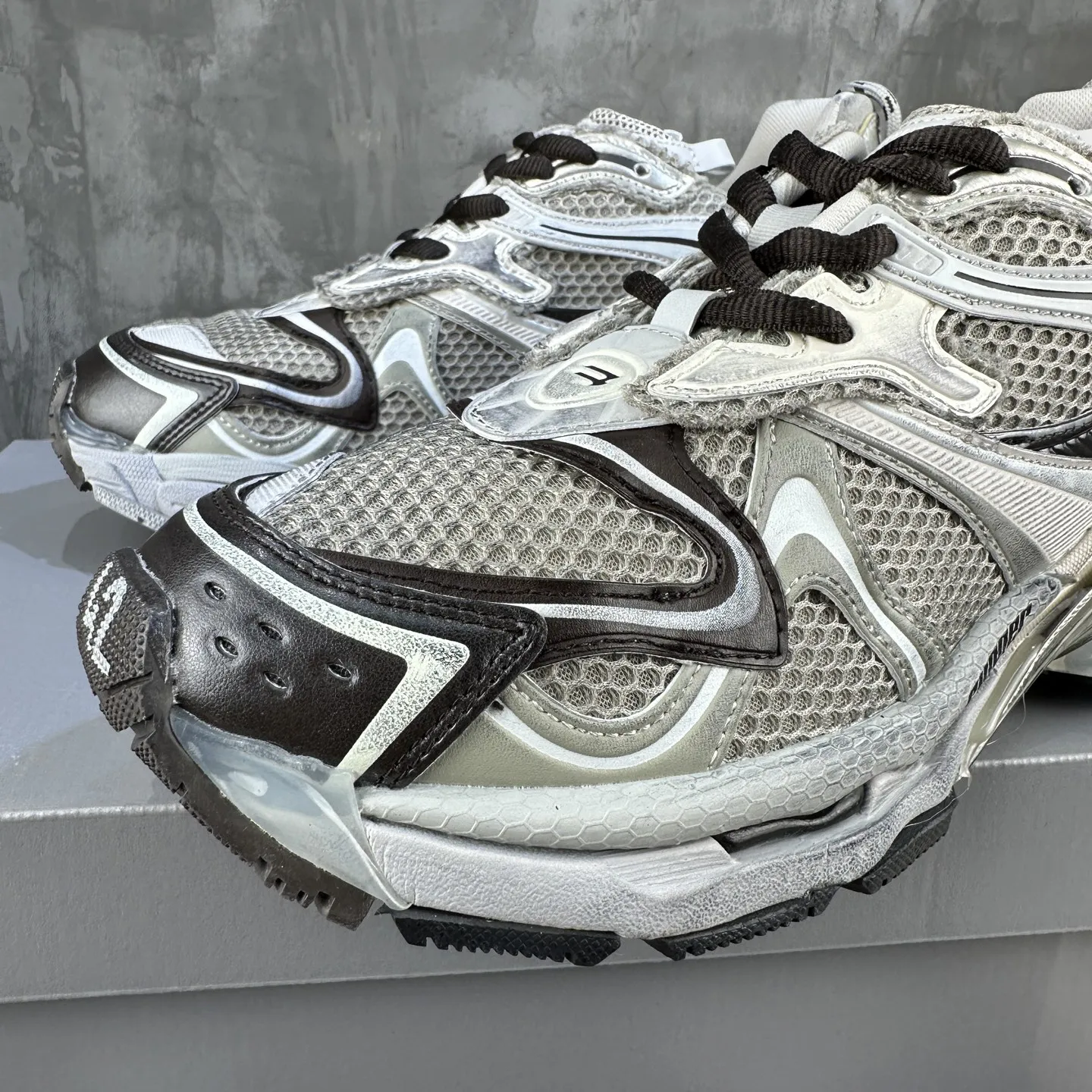 BALENCIAGA Runner-2 白黒 デストロイヤースタイル - 画像 (7)