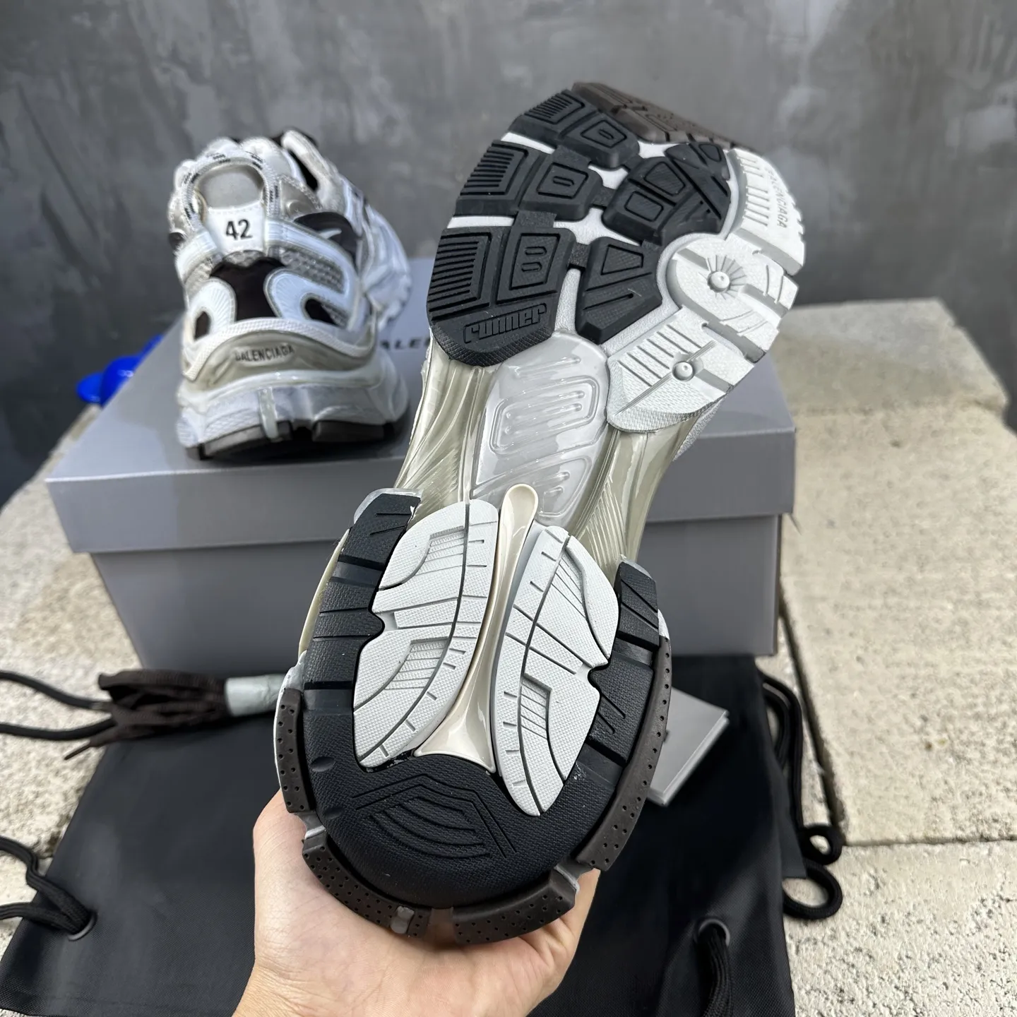 BALENCIAGA Runner-2 白黒 デストロイヤースタイル - 画像 (10)