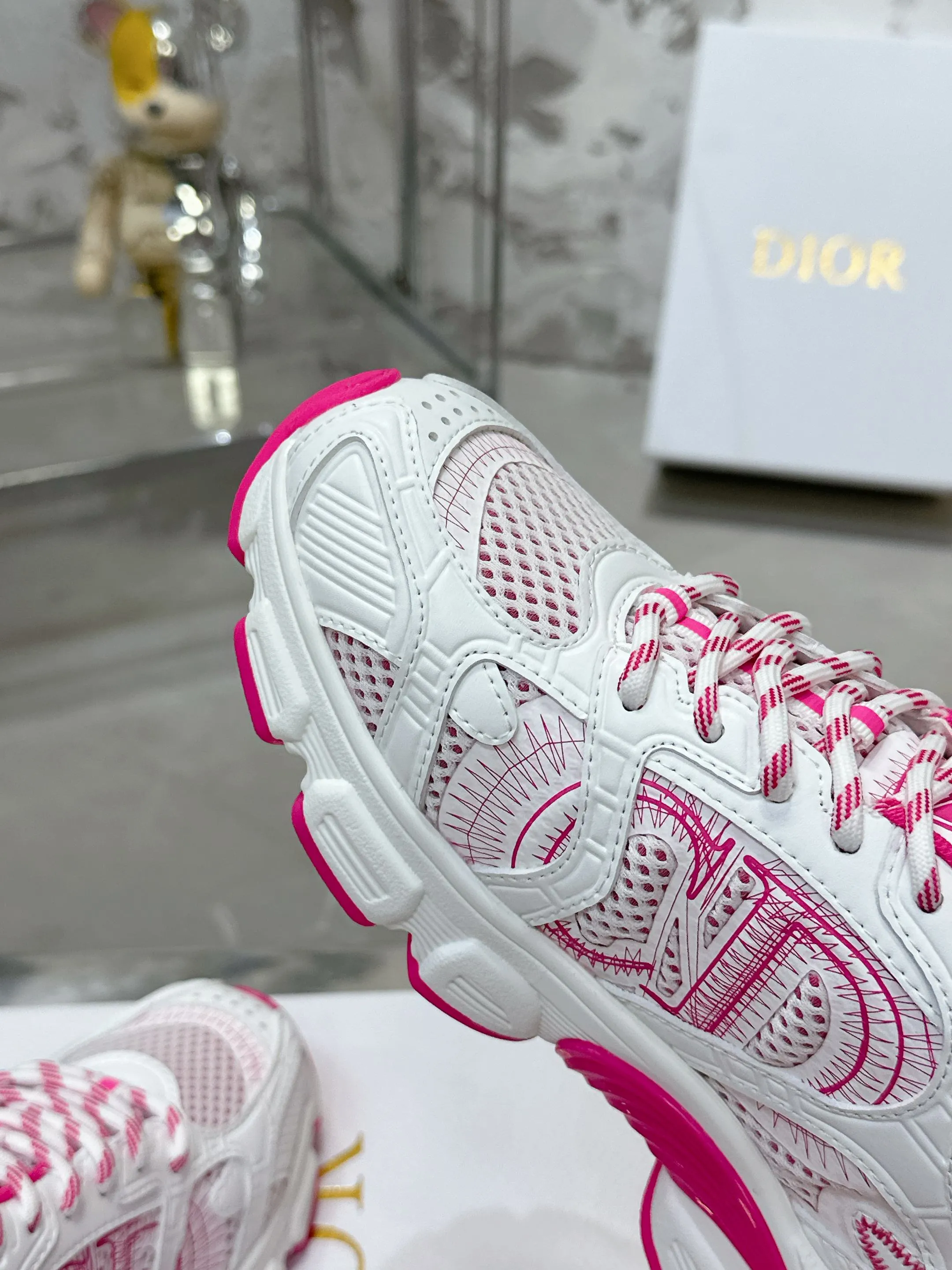 Christian Dior ピンクと白の老舗スタイルスニーカー - 画像 (5)