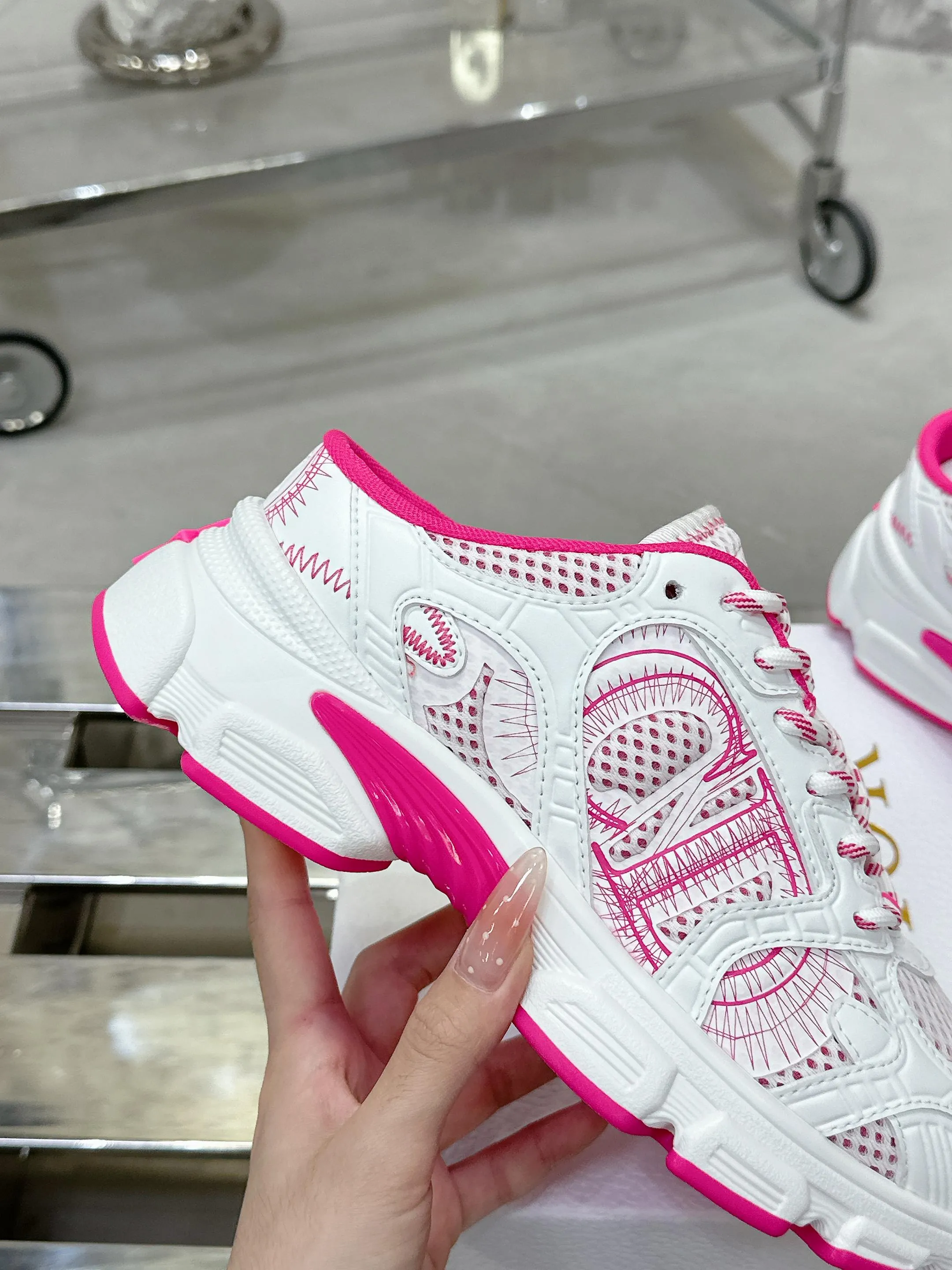 Christian Dior ピンクと白の老舗スタイルスニーカー - 画像 (6)