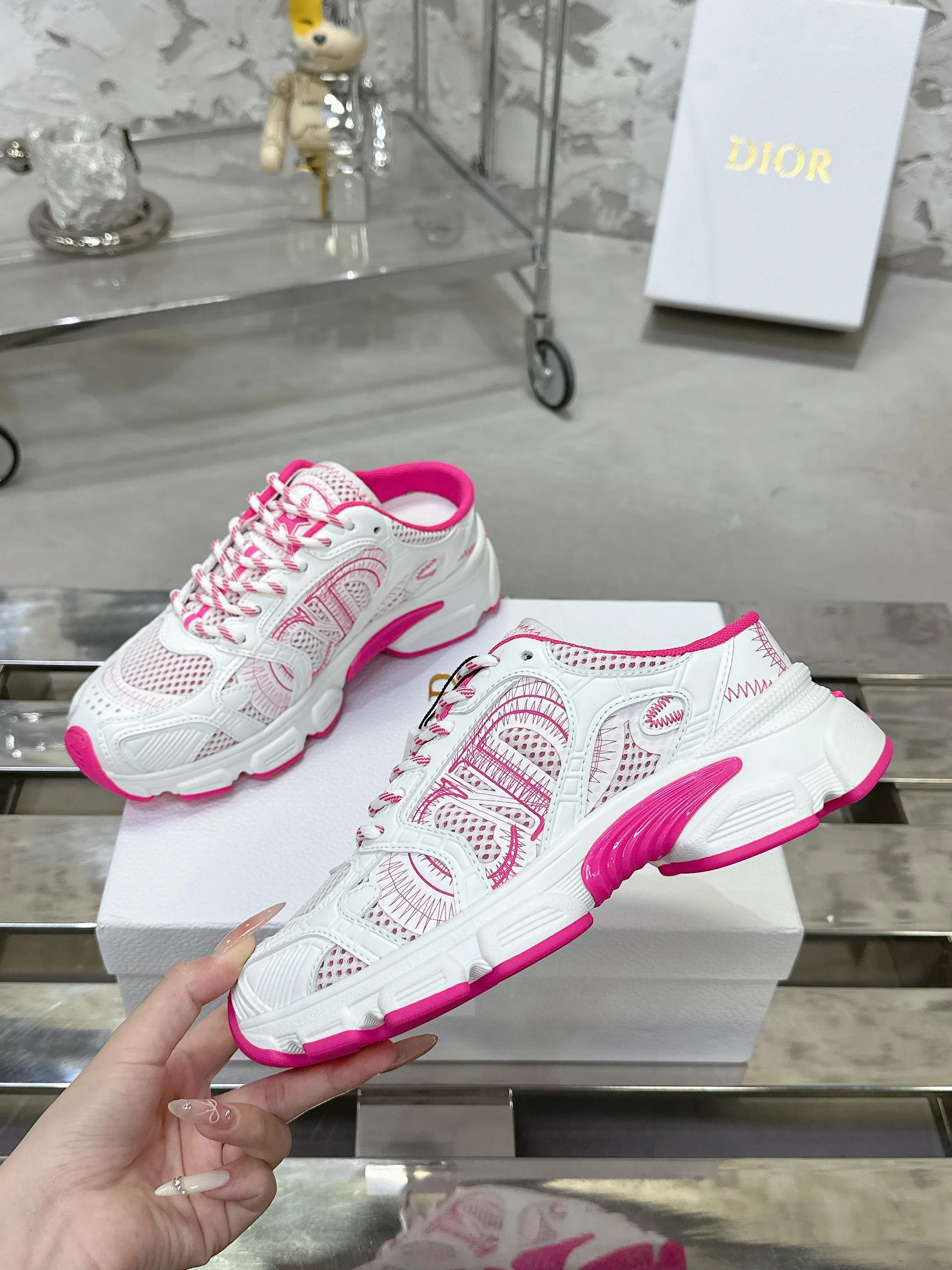 Christian Dior ピンクと白の老舗スタイルスニーカー - 画像 (9)