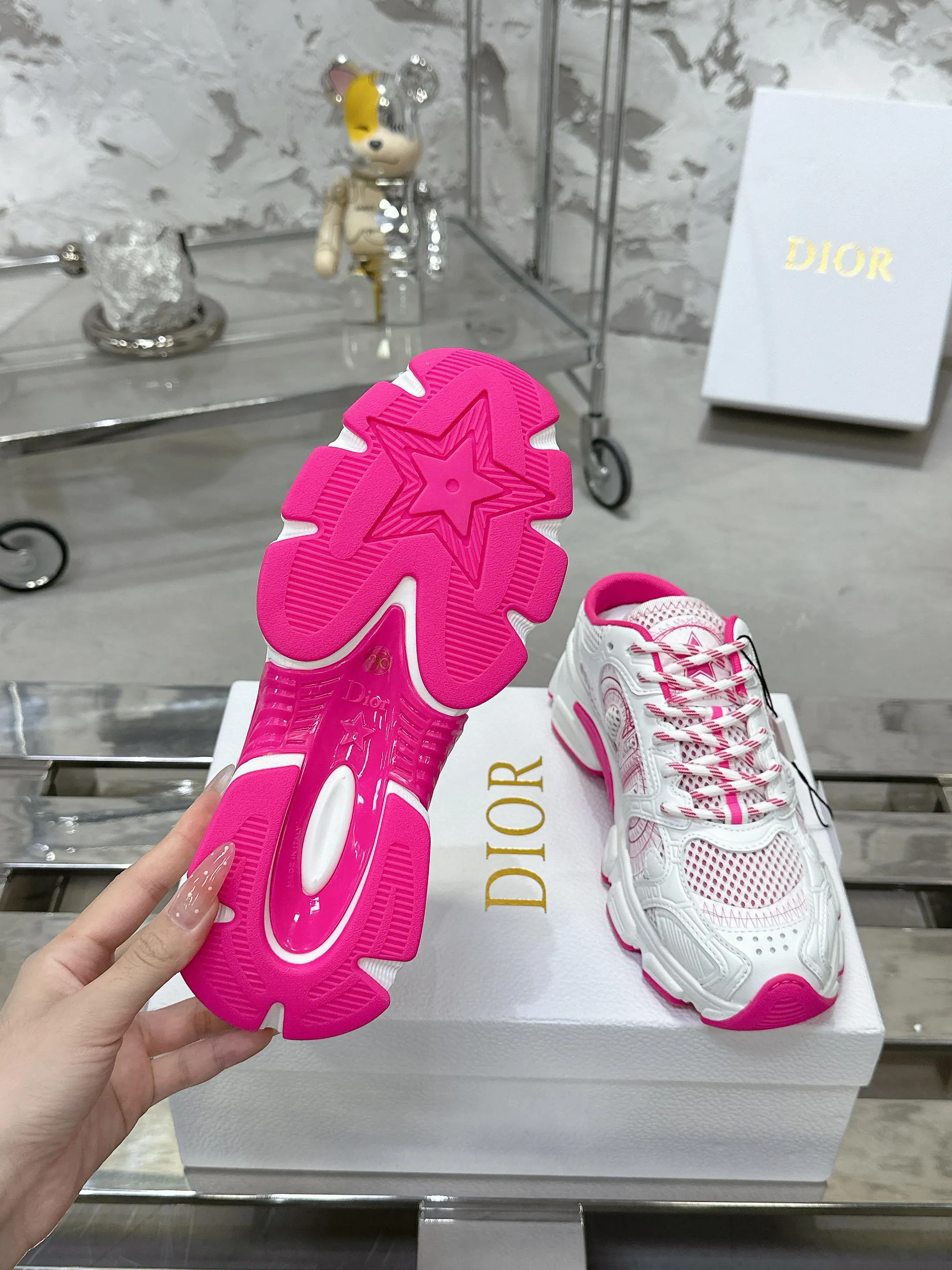 Christian Dior ピンクと白の老舗スタイルスニーカー - 画像 (10)