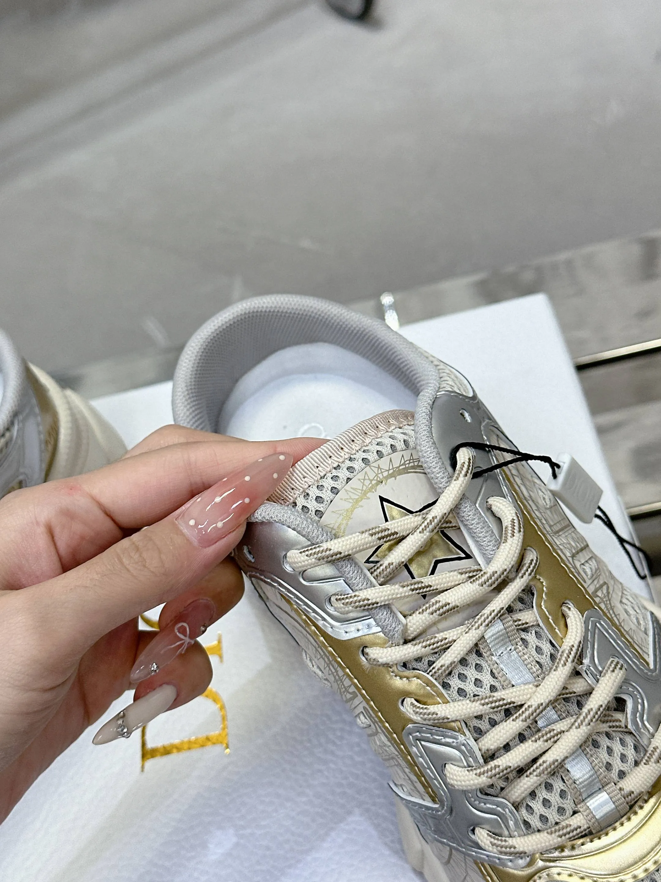 Christian Dior シルバー クロノスニーカー - 画像 (3)