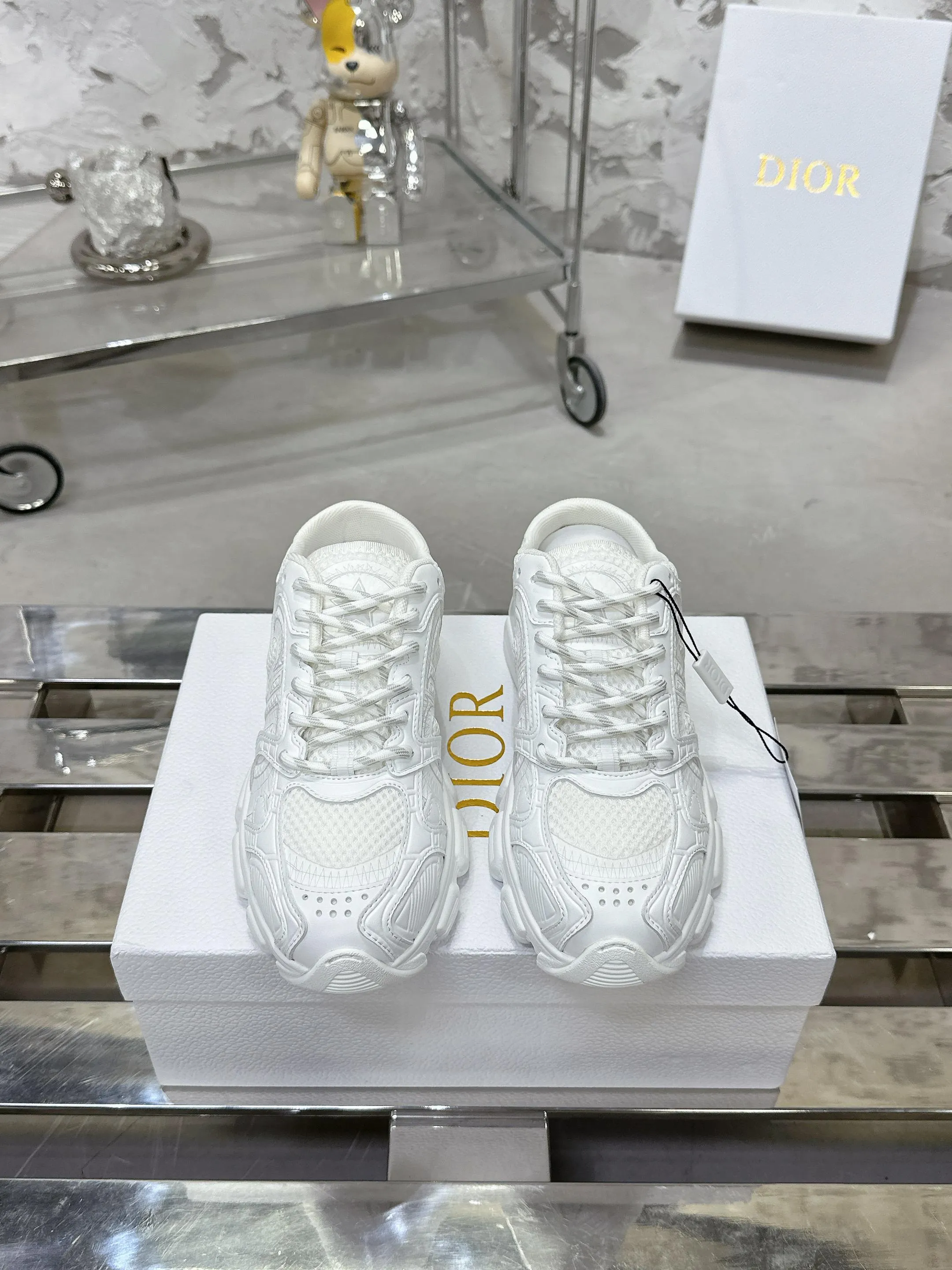 Christian Dior 白 クロノ老舗シューズ - 画像 (3)