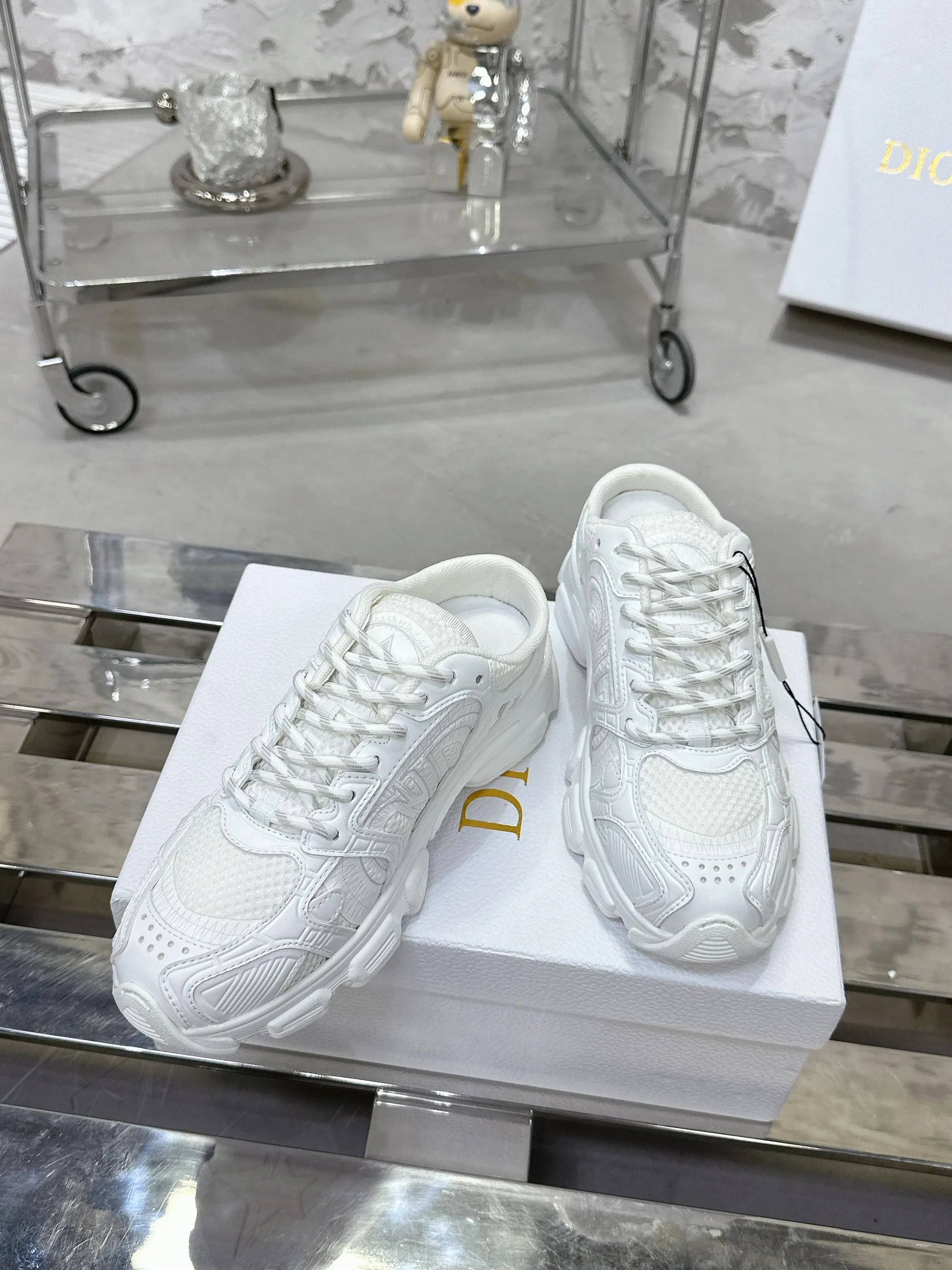 Christian Dior 白 クロノ老舗シューズ - 画像 (5)