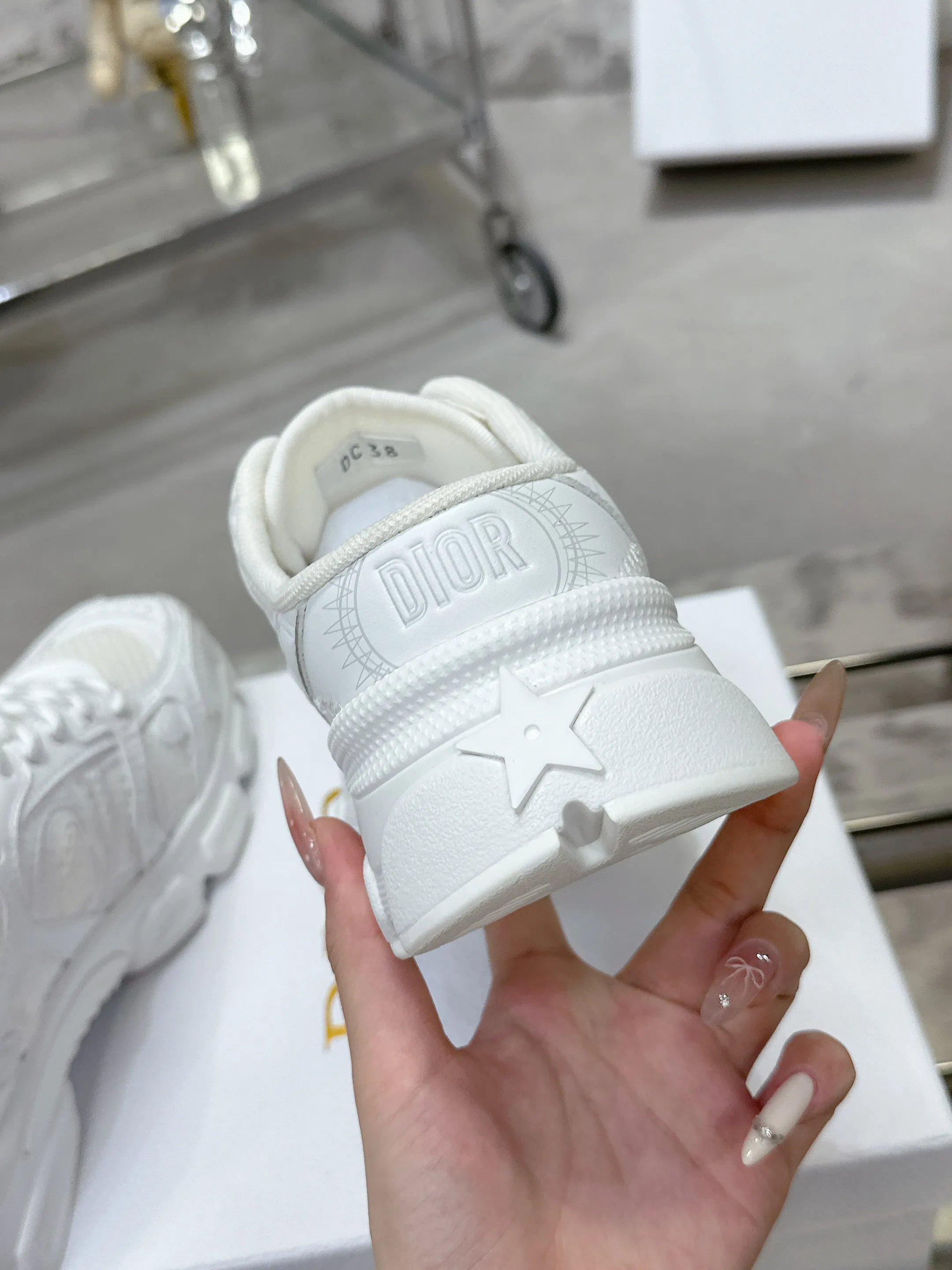 Christian Dior 白 クロノ老舗シューズ - 画像 (8)