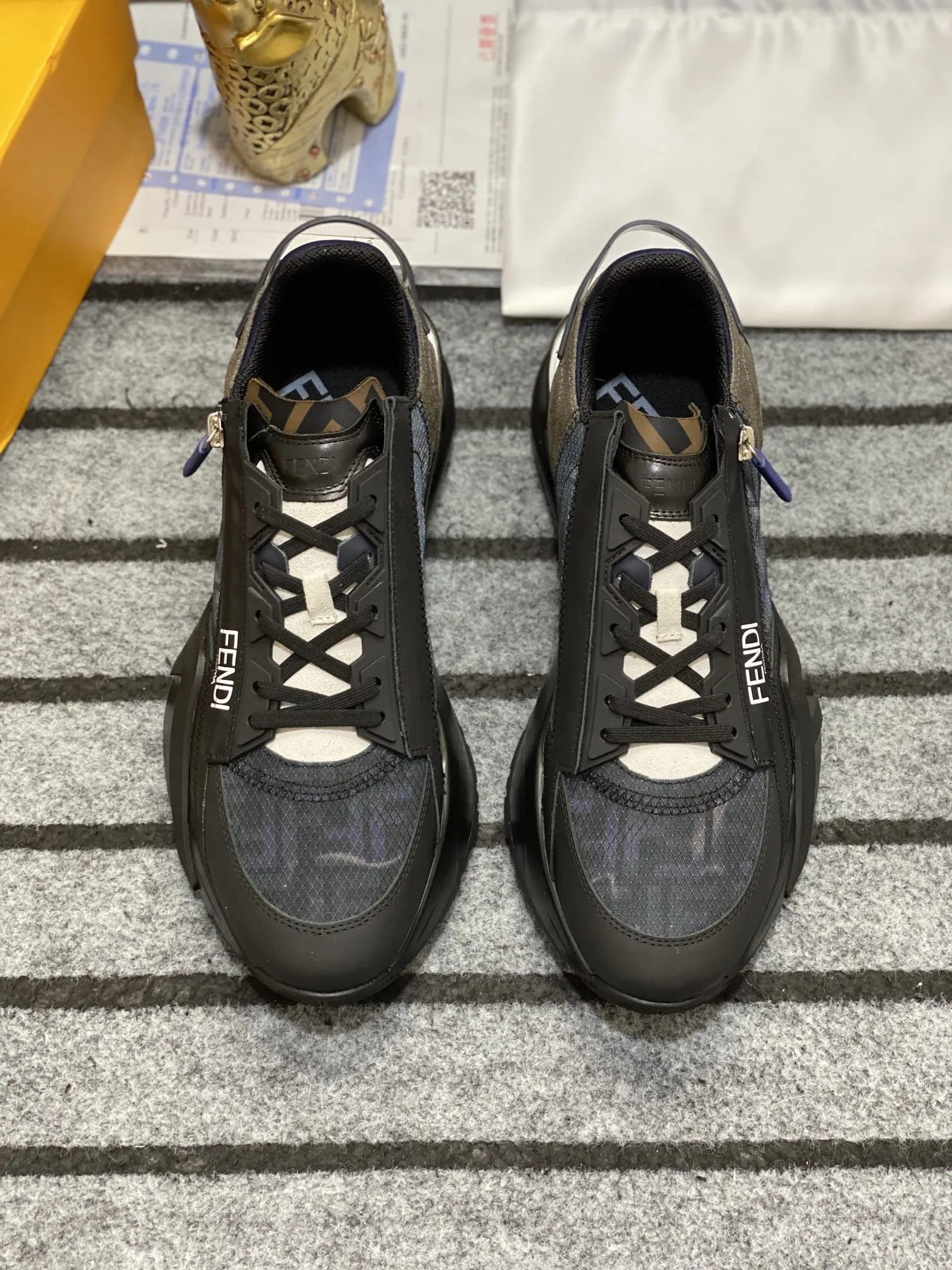 FENDI オリジナルカラー ファッションスニーカー - 画像 (3)