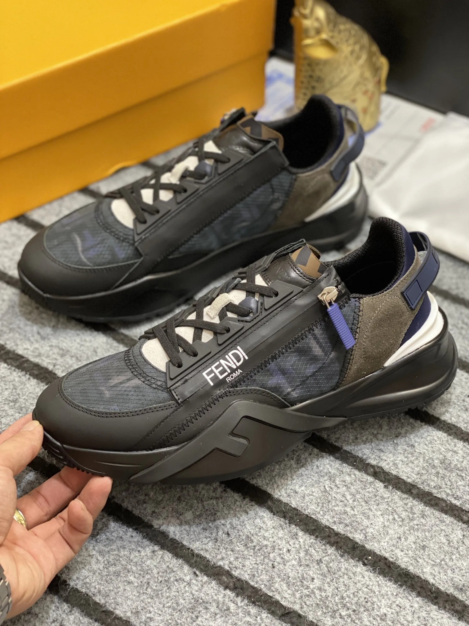 FENDI オリジナルカラー ファッションスニーカー - 画像 (4)