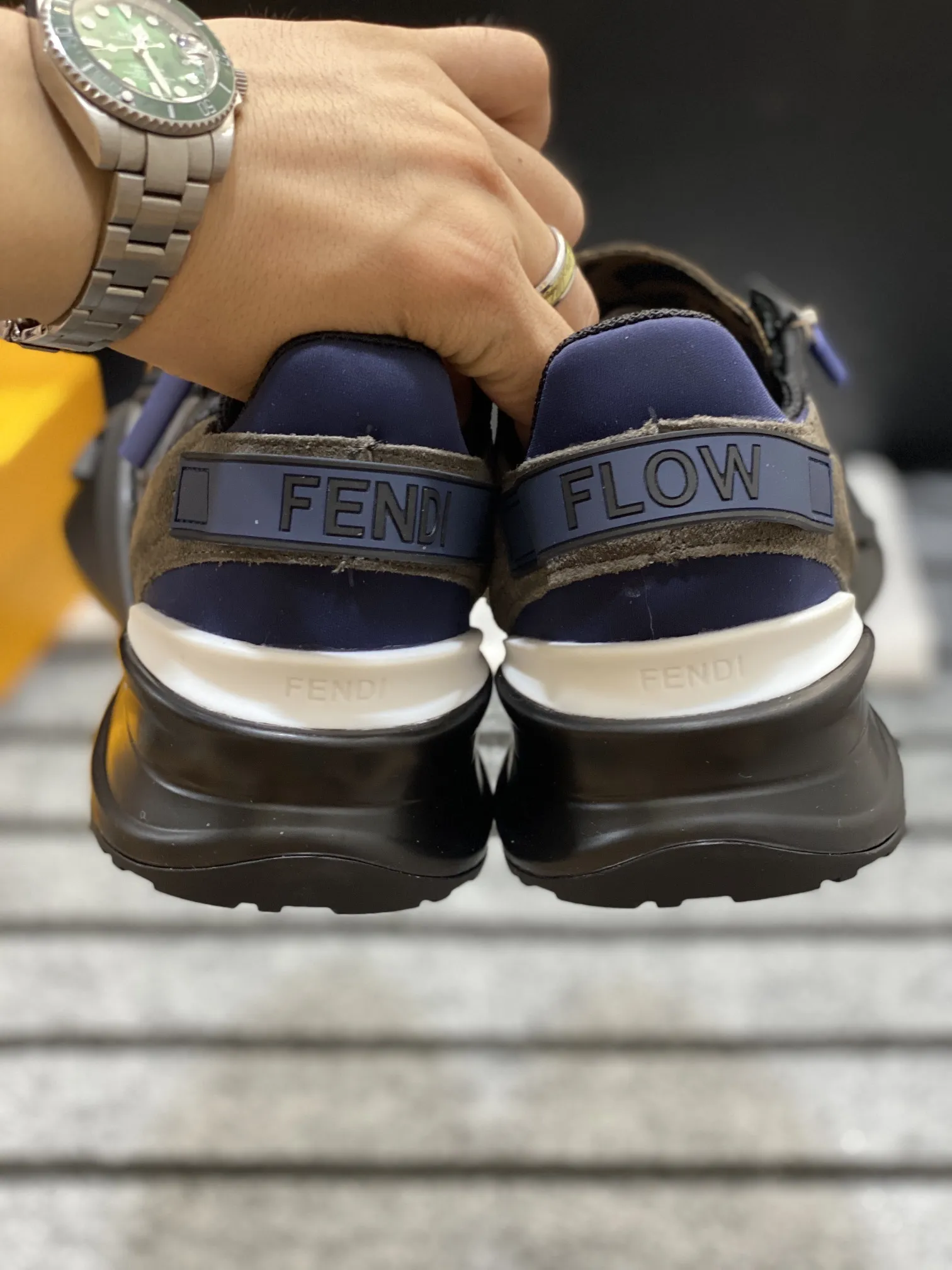 FENDI オリジナルカラー ファッションスニーカー - 画像 (6)