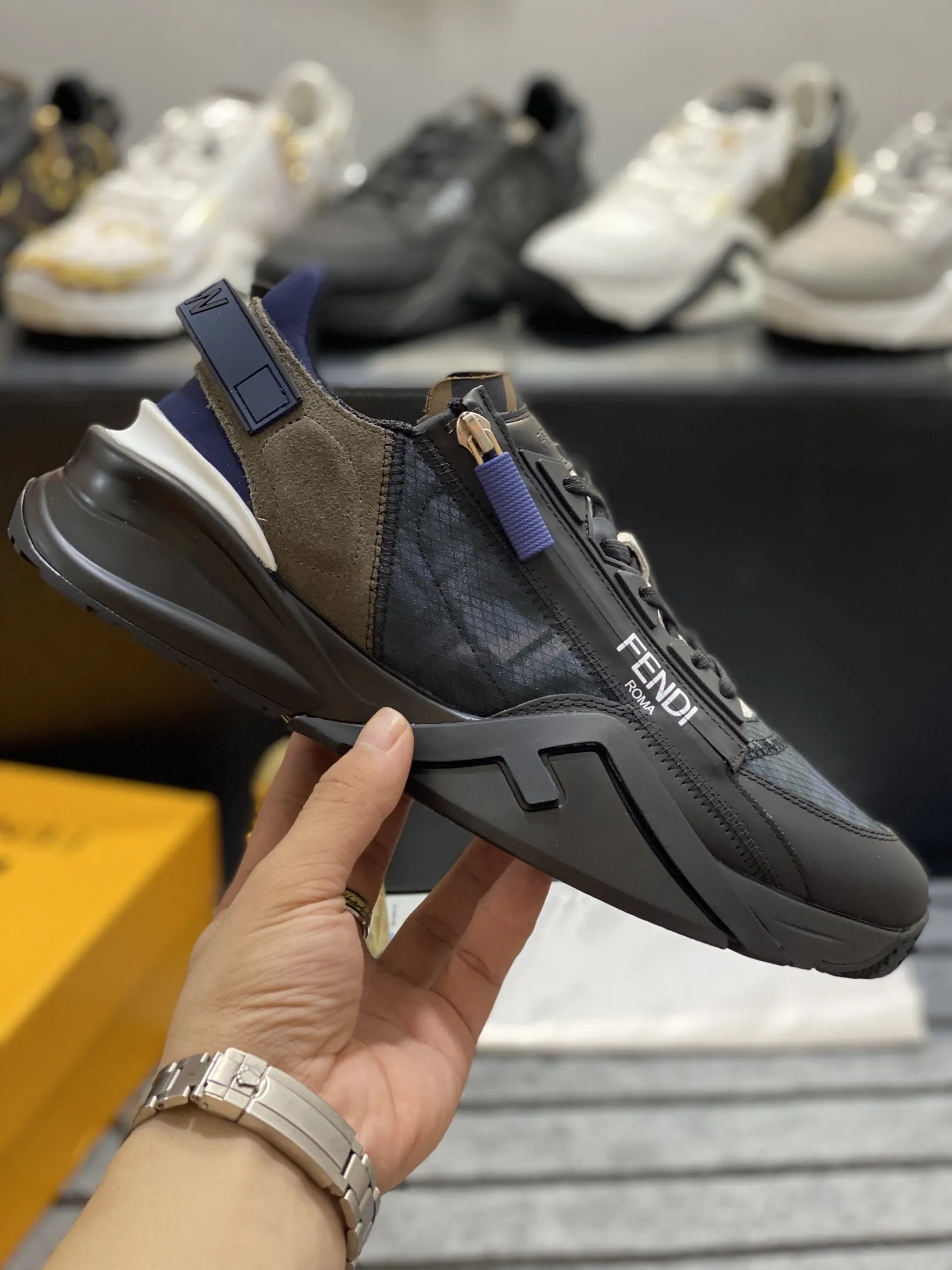 FENDI オリジナルカラー ファッションスニーカー - 画像 (7)