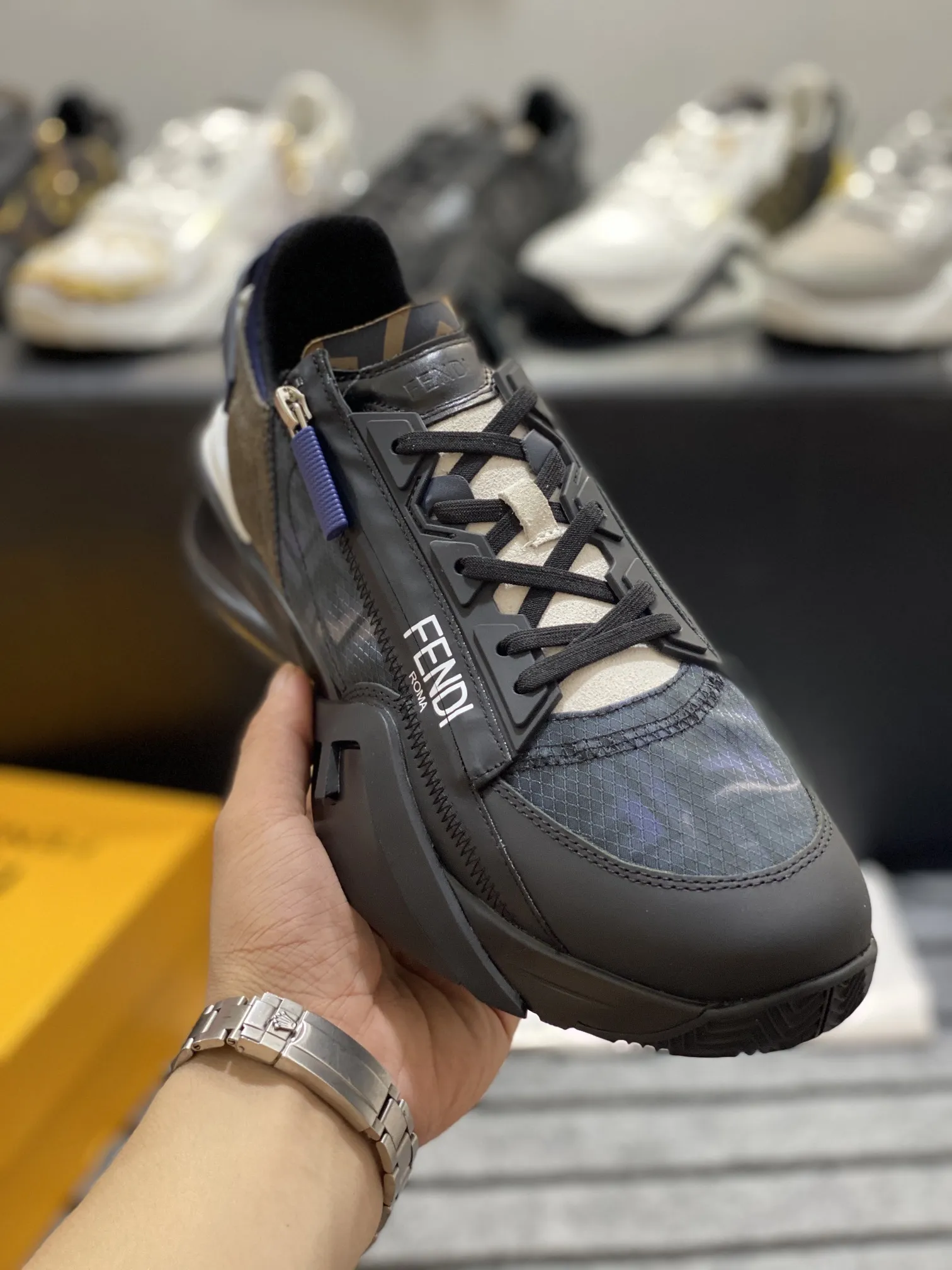 FENDI オリジナルカラー ファッションスニーカー - 画像 (8)