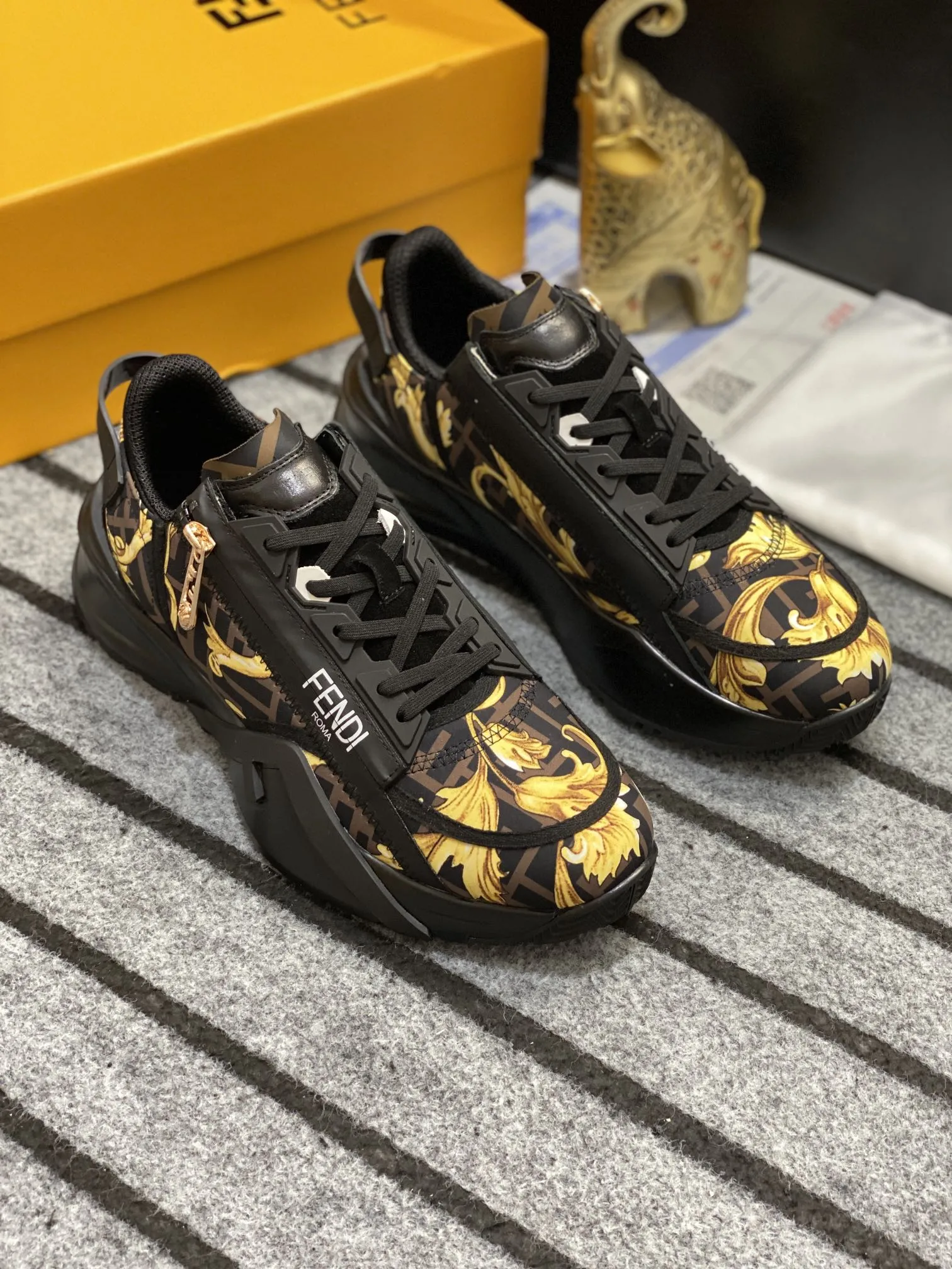 FENDI オリジナルカラー スニーカー