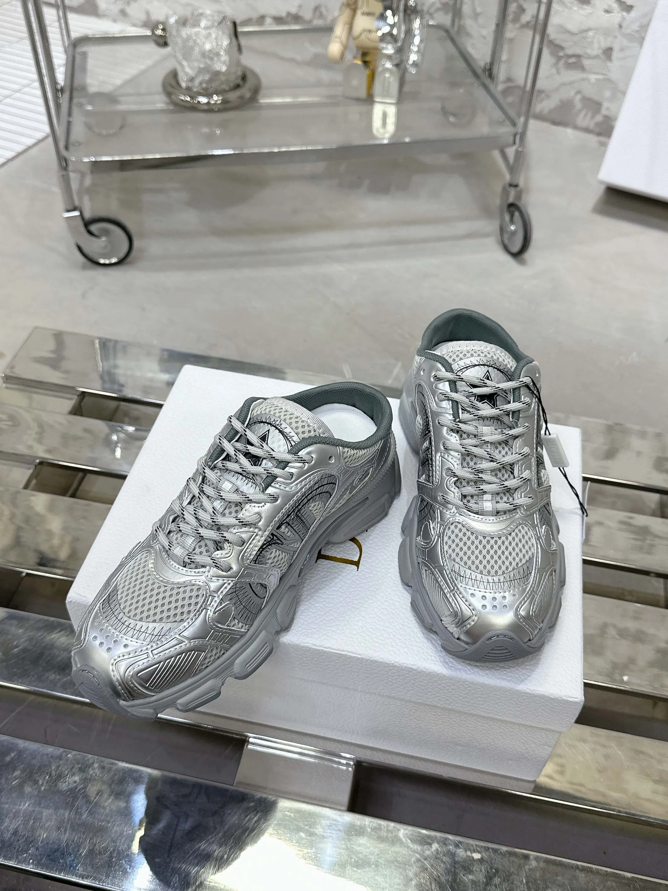 Christian Dior シルバー クロノスニーカー - 画像 (4)