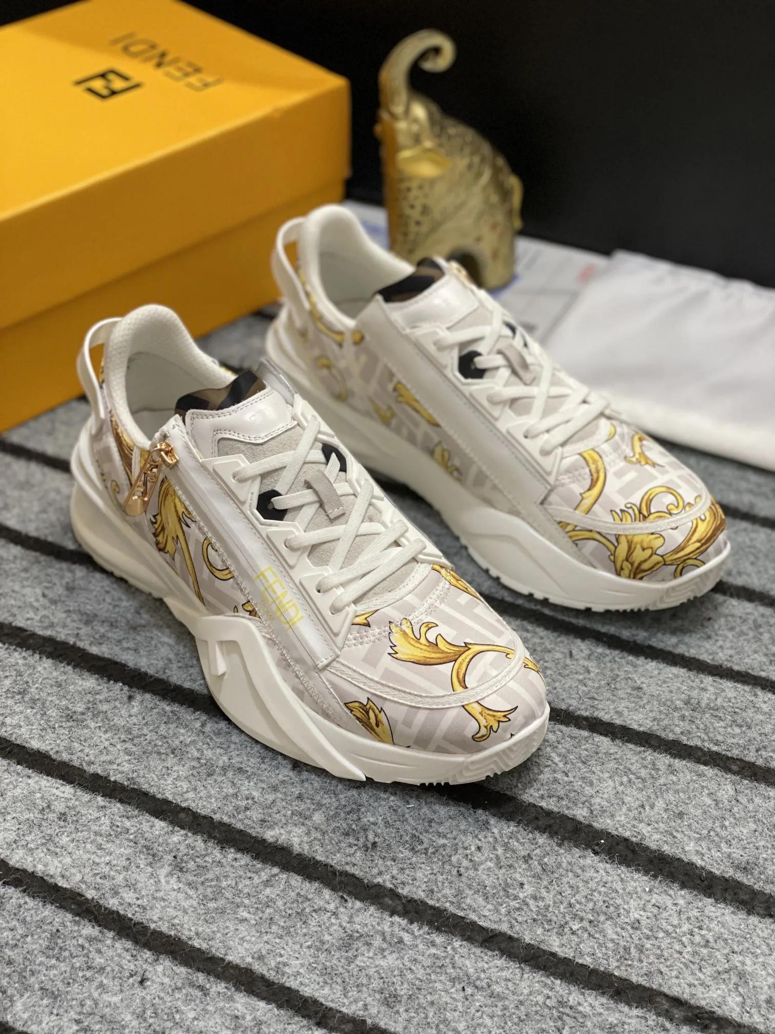 FENDI オリジナルカラー ファッションスニーカー