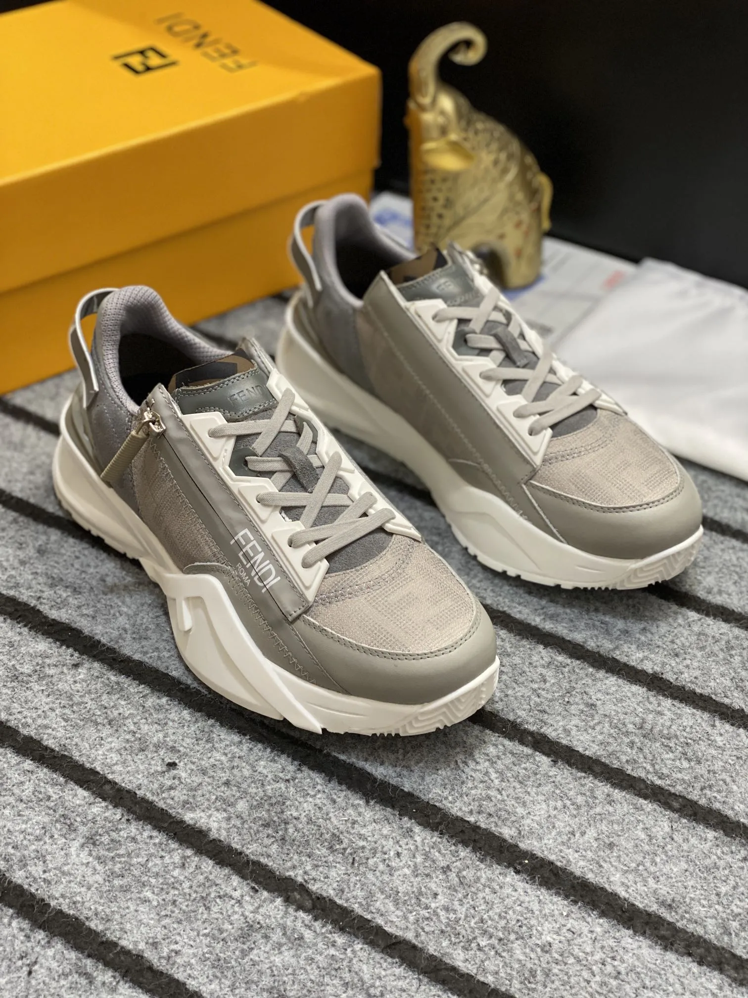 FENDI オリジナルカラー ファッションスニーカー