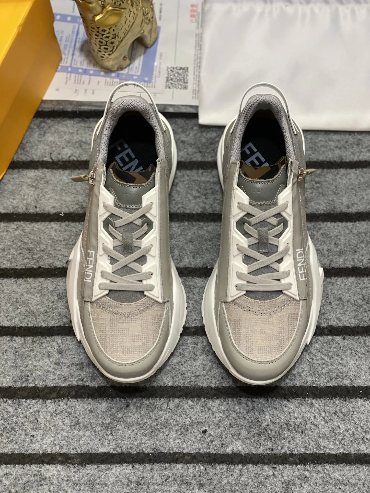 FENDI オリジナルカラー ファッションスニーカー - 画像 (3)