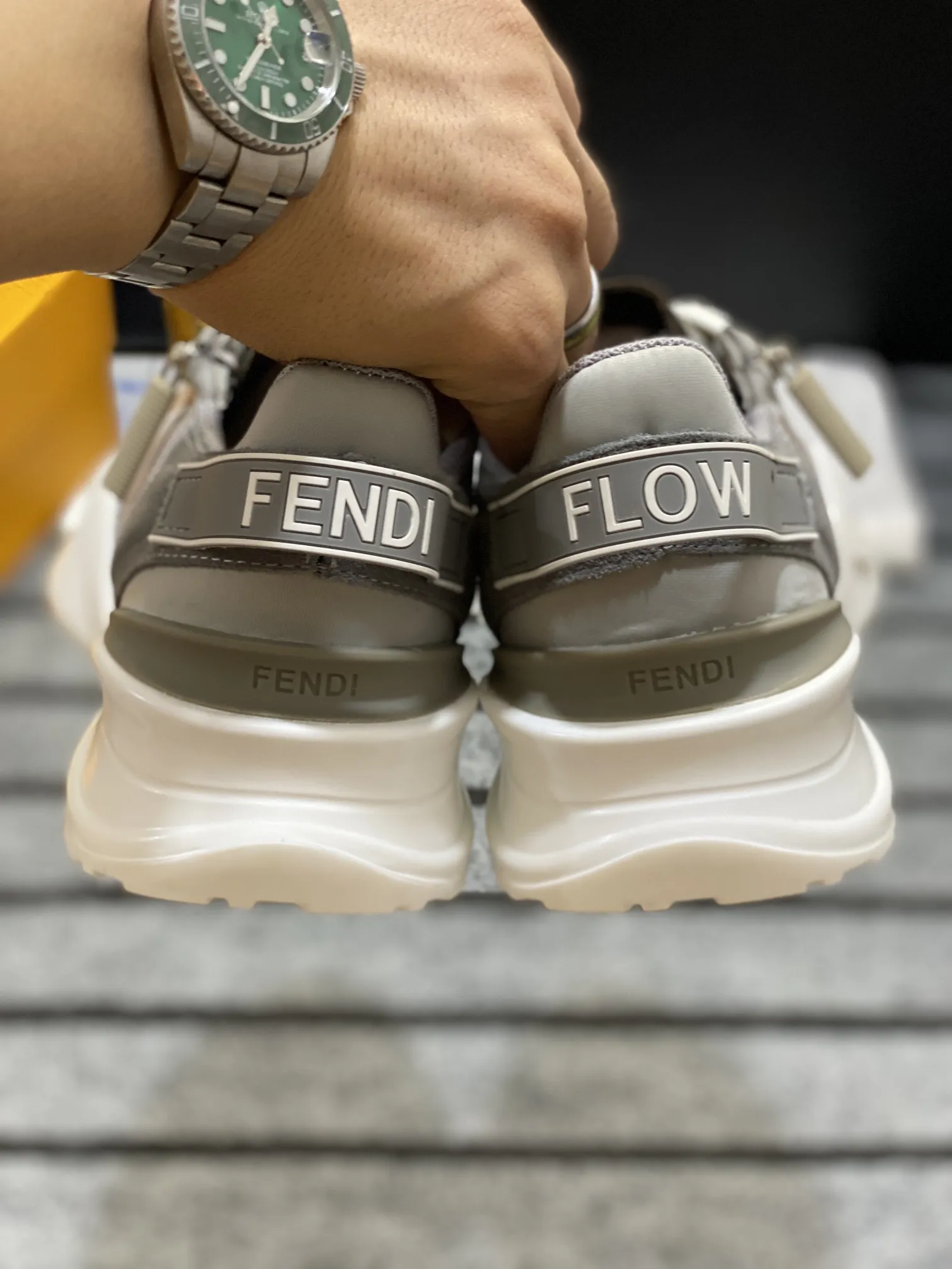 FENDI オリジナルカラー ファッションスニーカー - 画像 (6)