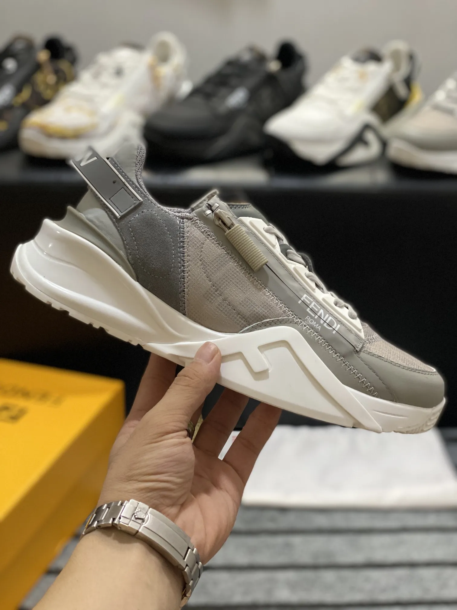 FENDI オリジナルカラー ファッションスニーカー - 画像 (7)