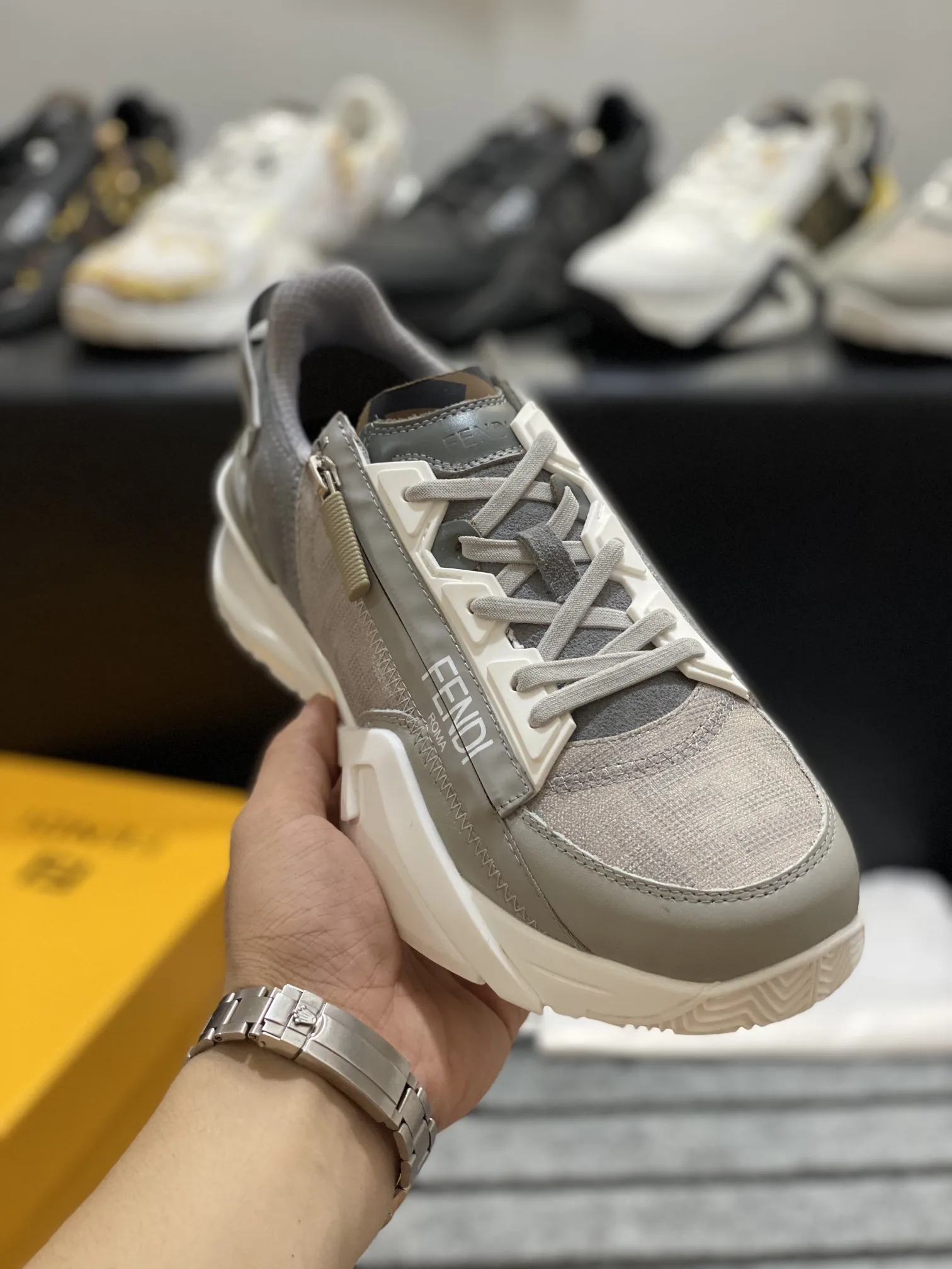 FENDI オリジナルカラー ファッションスニーカー - 画像 (8)